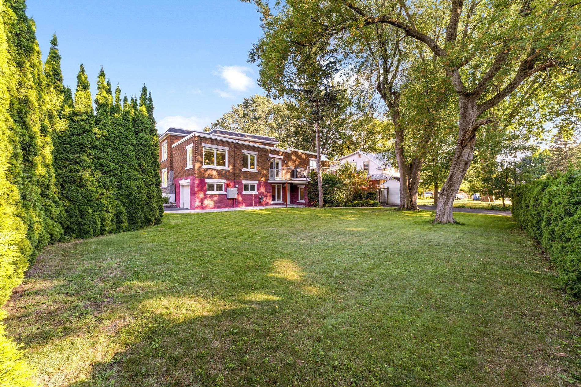 









10790


Rue André-Jobin

,
Montréal (Ahuntsic-Cartierville),




QC
H2B2W2

