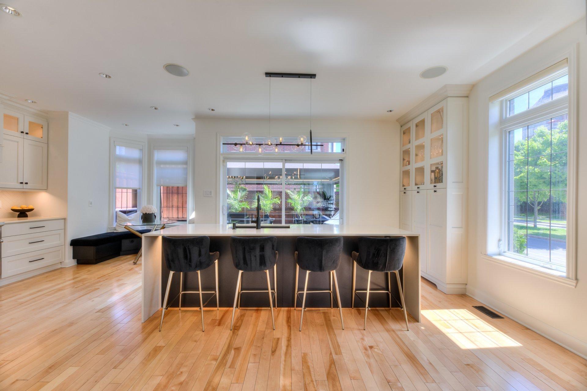 









2017


Boul. Alexis-Nihon

,
Montréal (Saint-Laurent),




QC
H4R3C4

