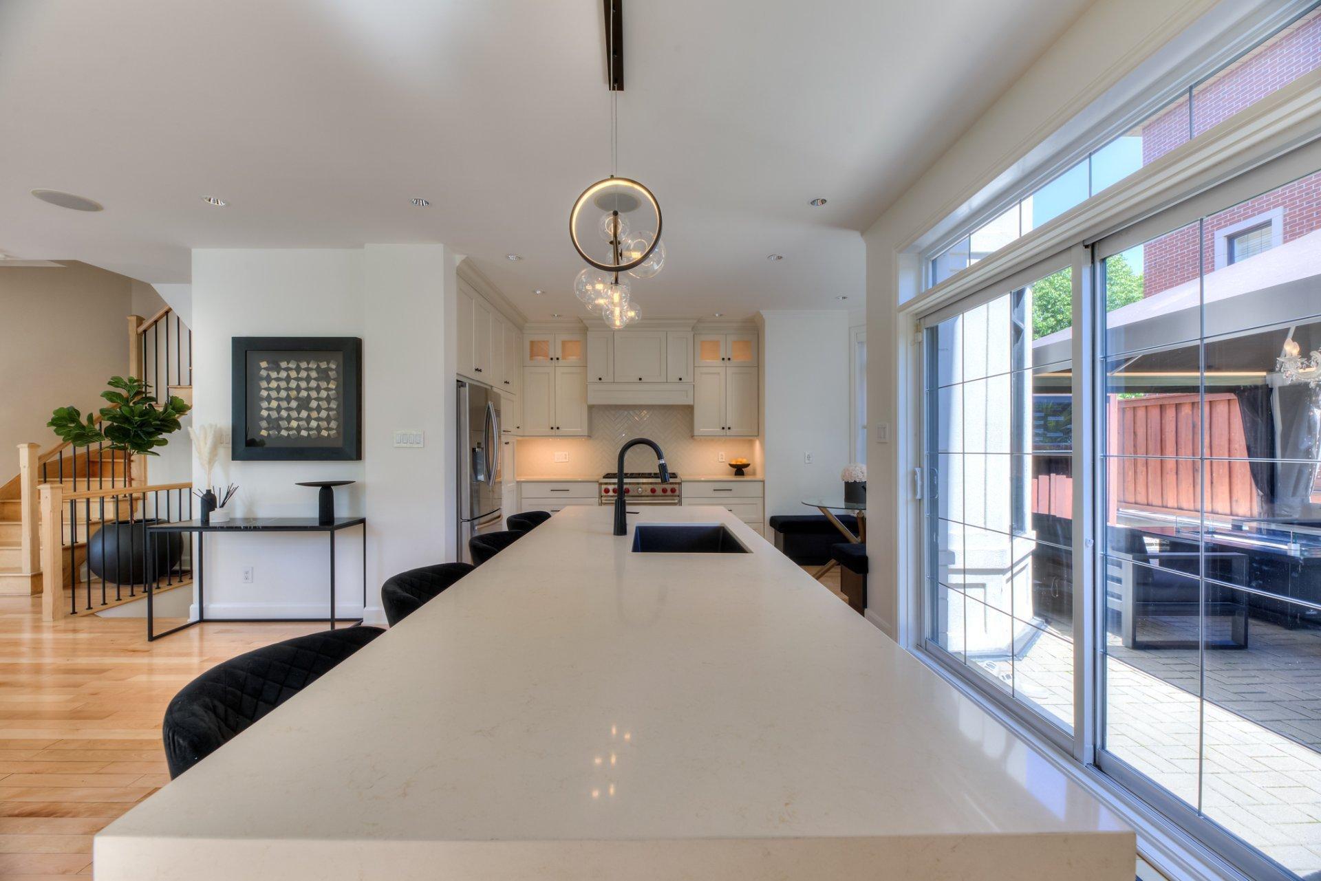 









2017


Boul. Alexis-Nihon

,
Montréal (Saint-Laurent),




QC
H4R3C4

