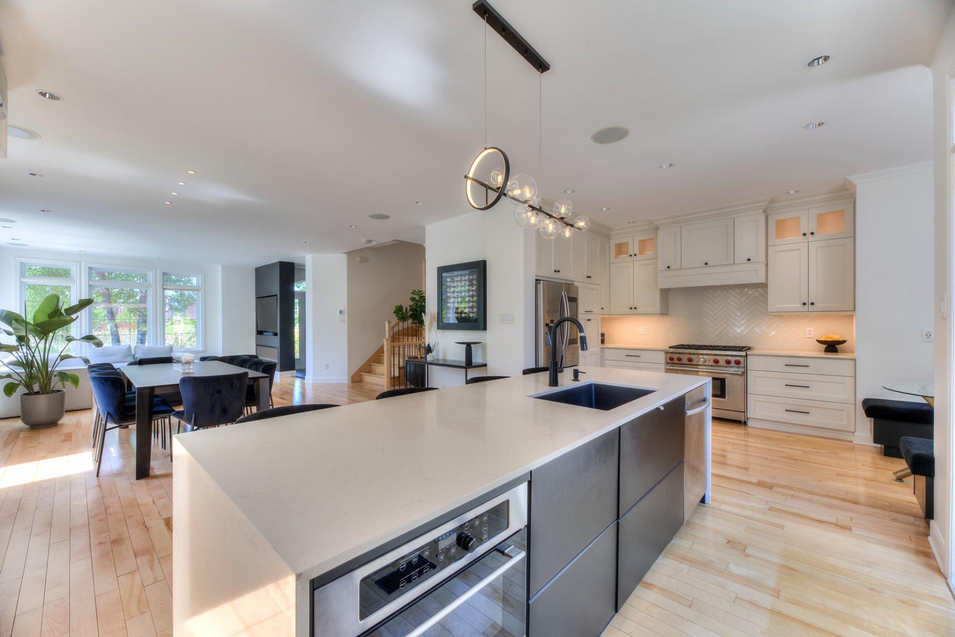 









2017


Boul. Alexis-Nihon

,
Montréal (Saint-Laurent),




QC
H4R3C4

