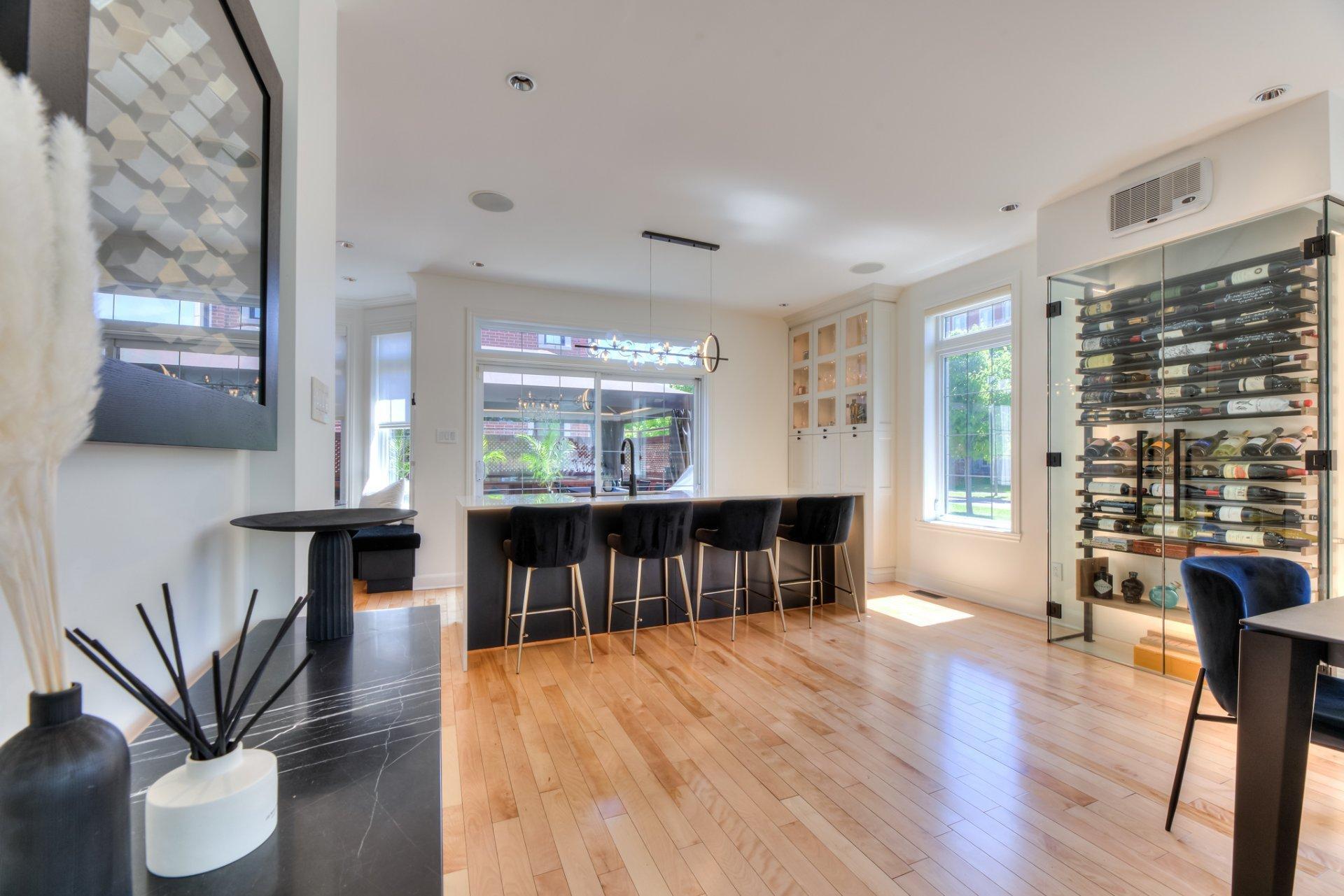 









2017


Boul. Alexis-Nihon

,
Montréal (Saint-Laurent),




QC
H4R3C4

