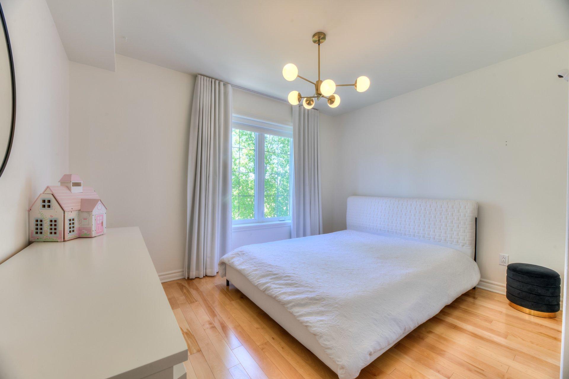 









2017


Boul. Alexis-Nihon

,
Montréal (Saint-Laurent),




QC
H4R3C4

