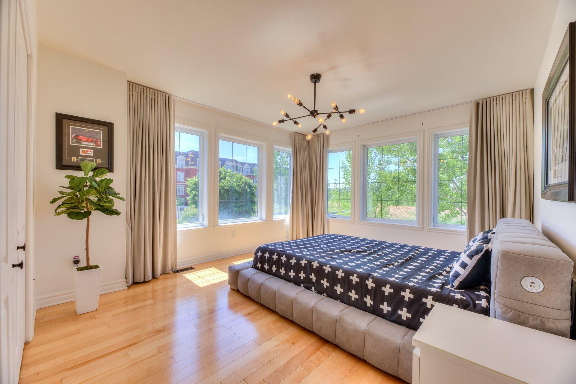 









2017


Boul. Alexis-Nihon

,
Montréal (Saint-Laurent),




QC
H4R3C4

