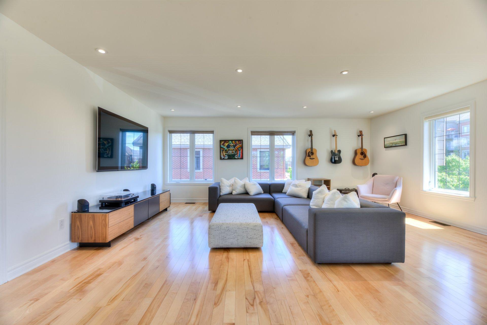 









2017


Boul. Alexis-Nihon

,
Montréal (Saint-Laurent),




QC
H4R3C4

