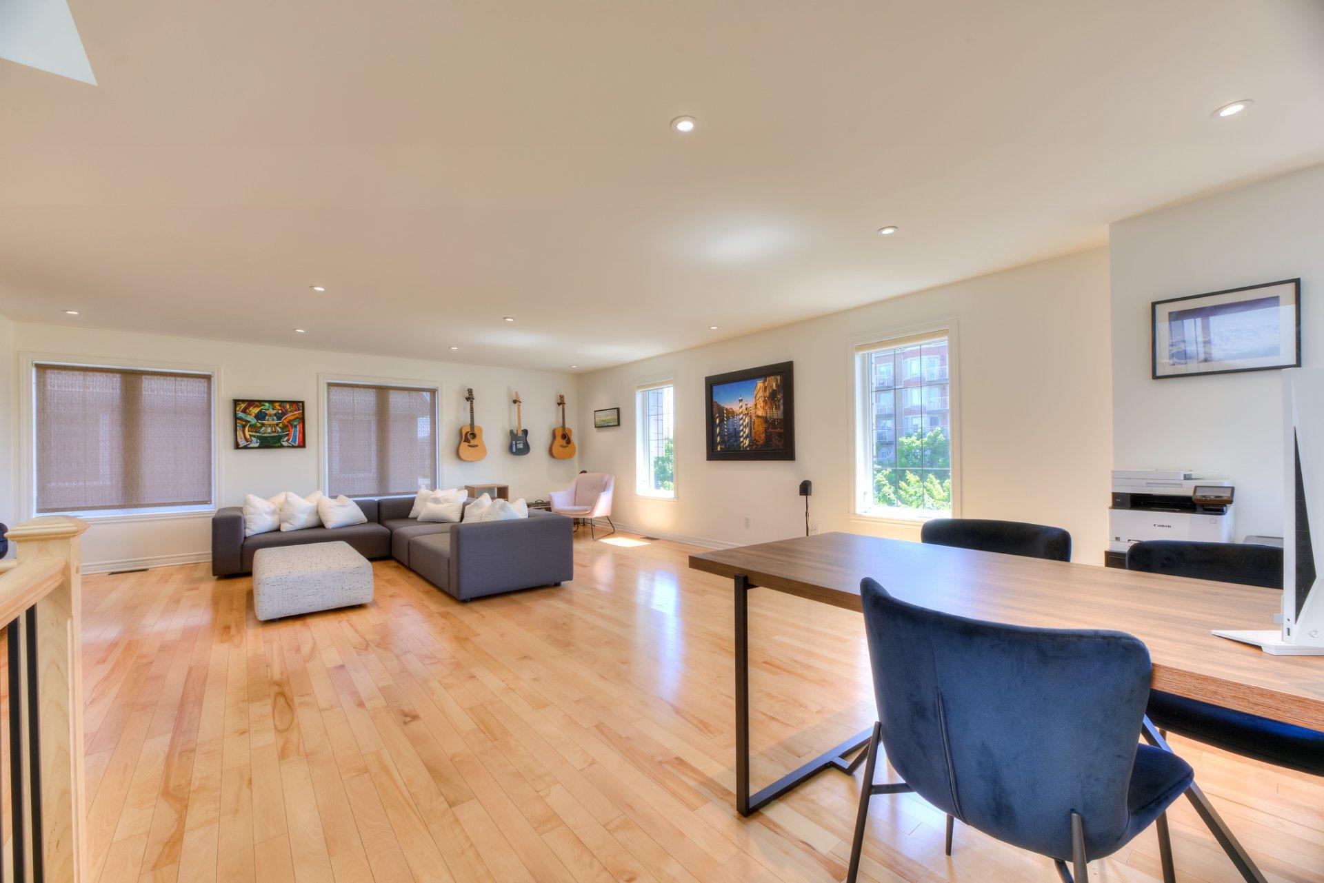 









2017


Boul. Alexis-Nihon

,
Montréal (Saint-Laurent),




QC
H4R3C4

