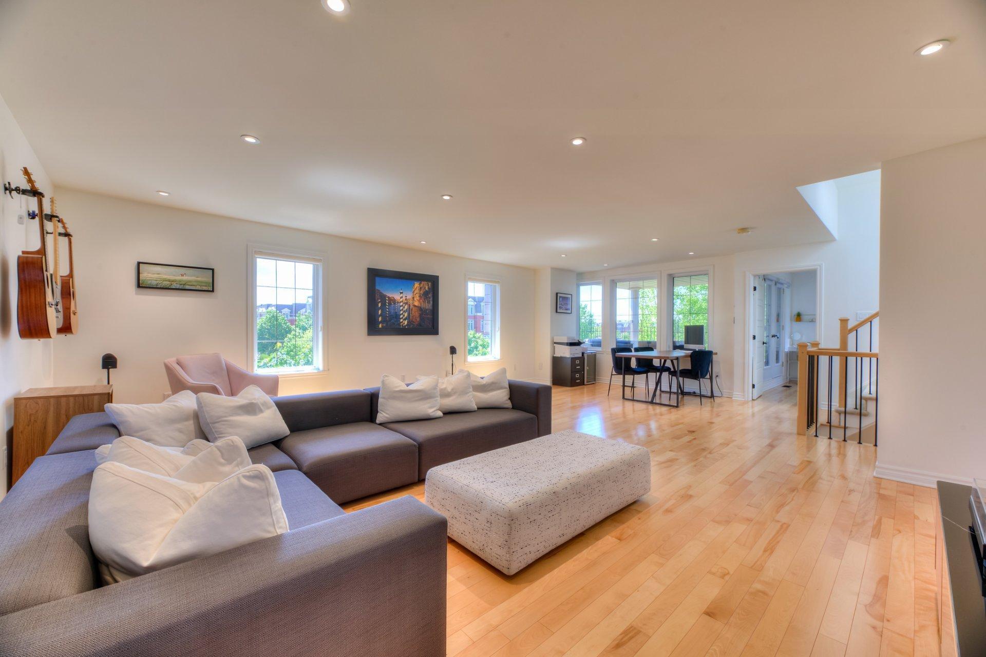 









2017


Boul. Alexis-Nihon

,
Montréal (Saint-Laurent),




QC
H4R3C4

