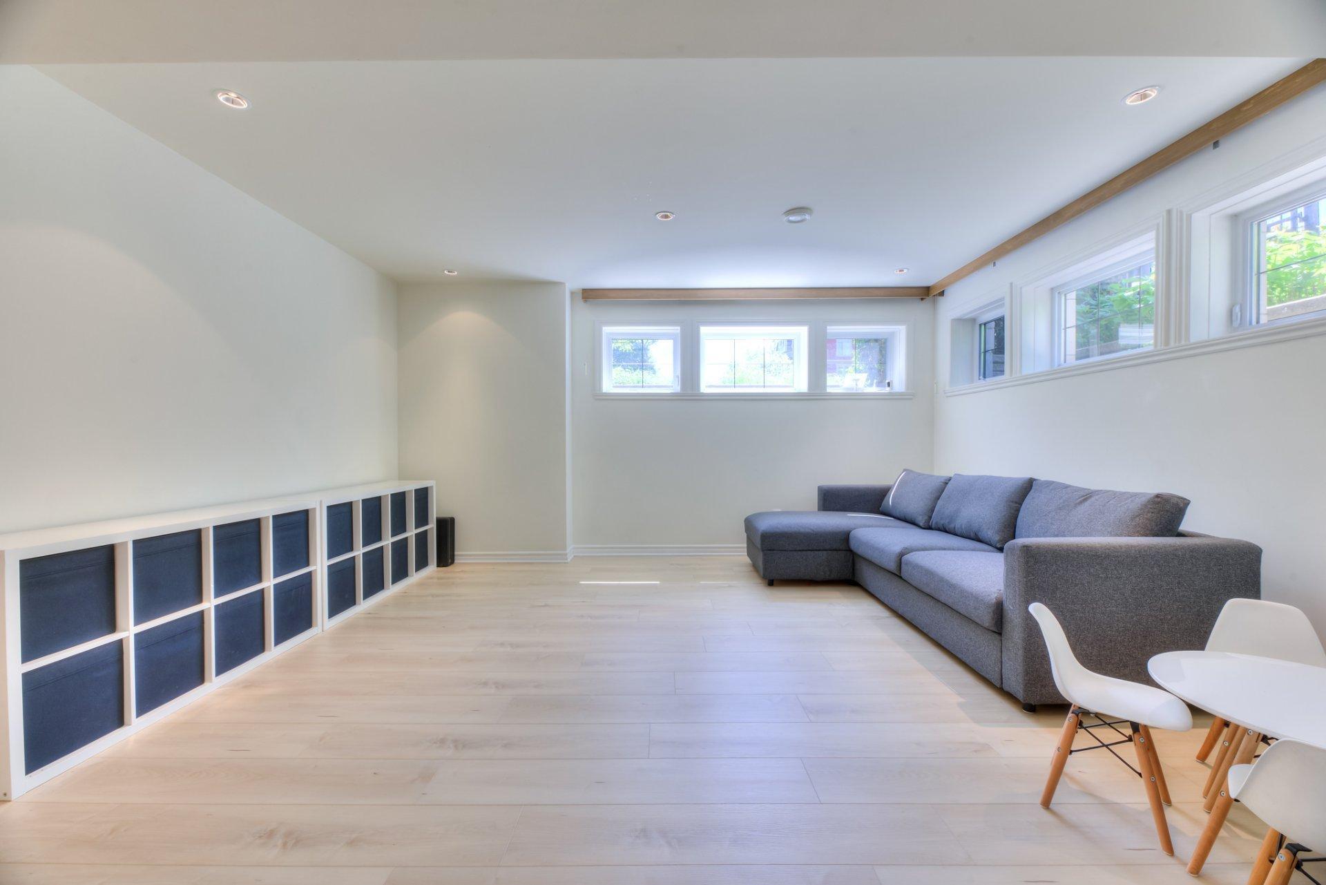 









2017


Boul. Alexis-Nihon

,
Montréal (Saint-Laurent),




QC
H4R3C4

