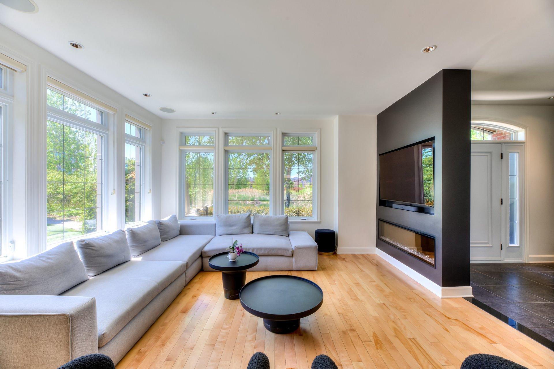 









2017


Boul. Alexis-Nihon

,
Montréal (Saint-Laurent),




QC
H4R3C4

