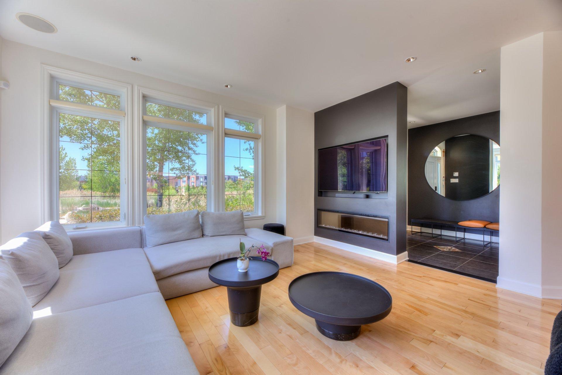 









2017


Boul. Alexis-Nihon

,
Montréal (Saint-Laurent),




QC
H4R3C4

