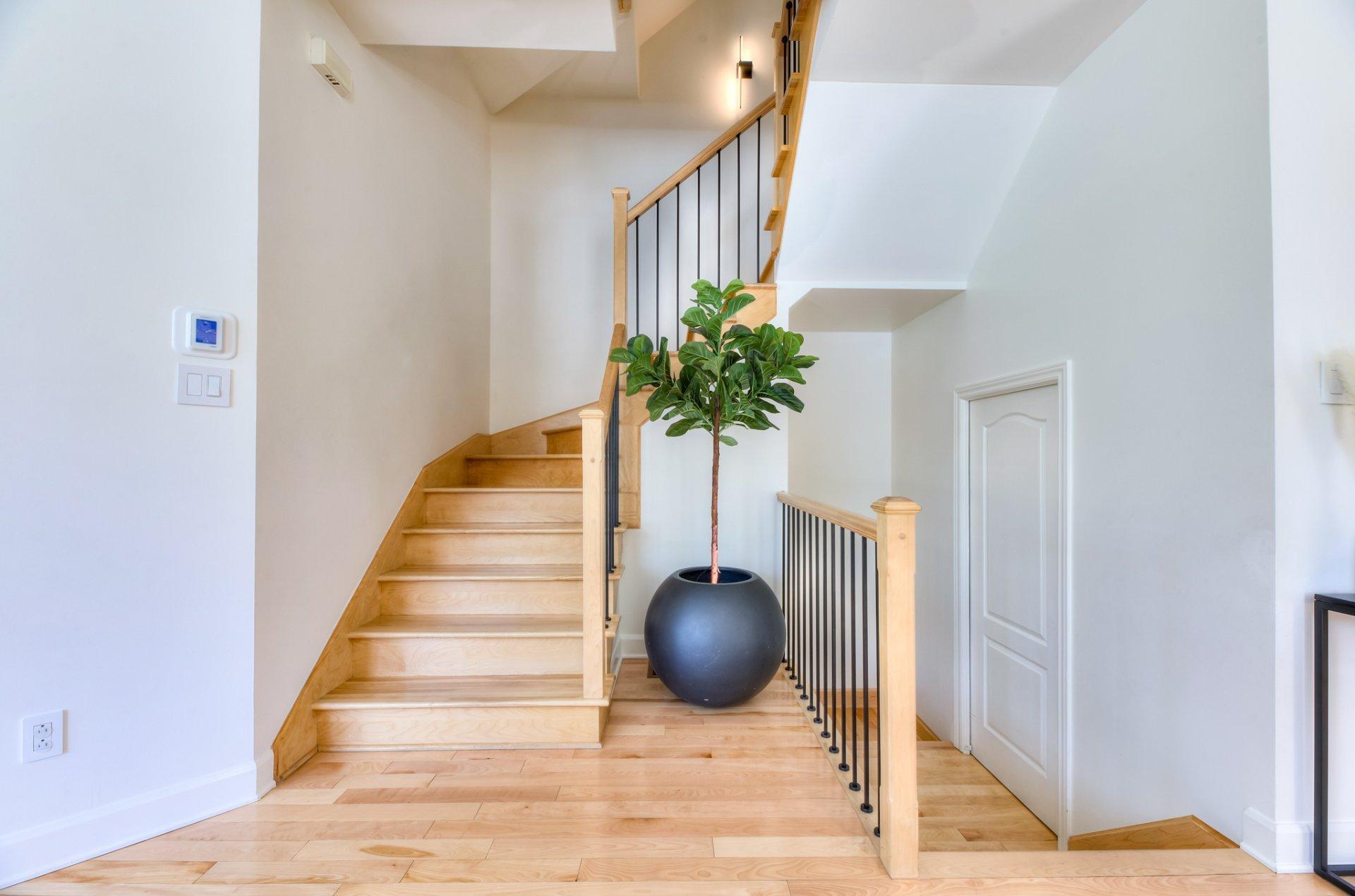 









2017


Boul. Alexis-Nihon

,
Montréal (Saint-Laurent),




QC
H4R3C4

