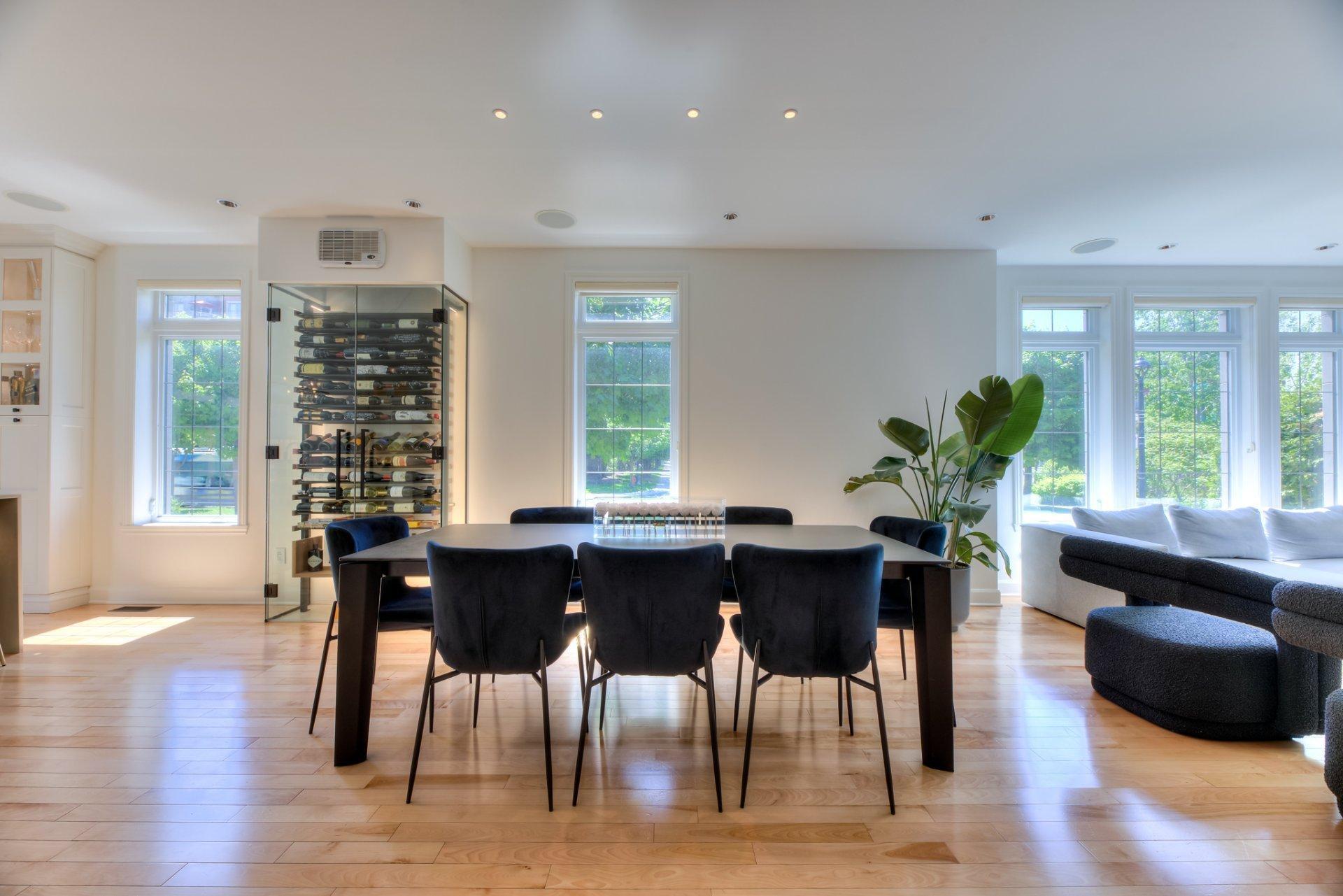 









2017


Boul. Alexis-Nihon

,
Montréal (Saint-Laurent),




QC
H4R3C4

