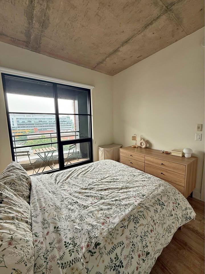 









650


Rue Wellington

, 916,
Montréal (Ville-Marie),




QC
H3C1T3

