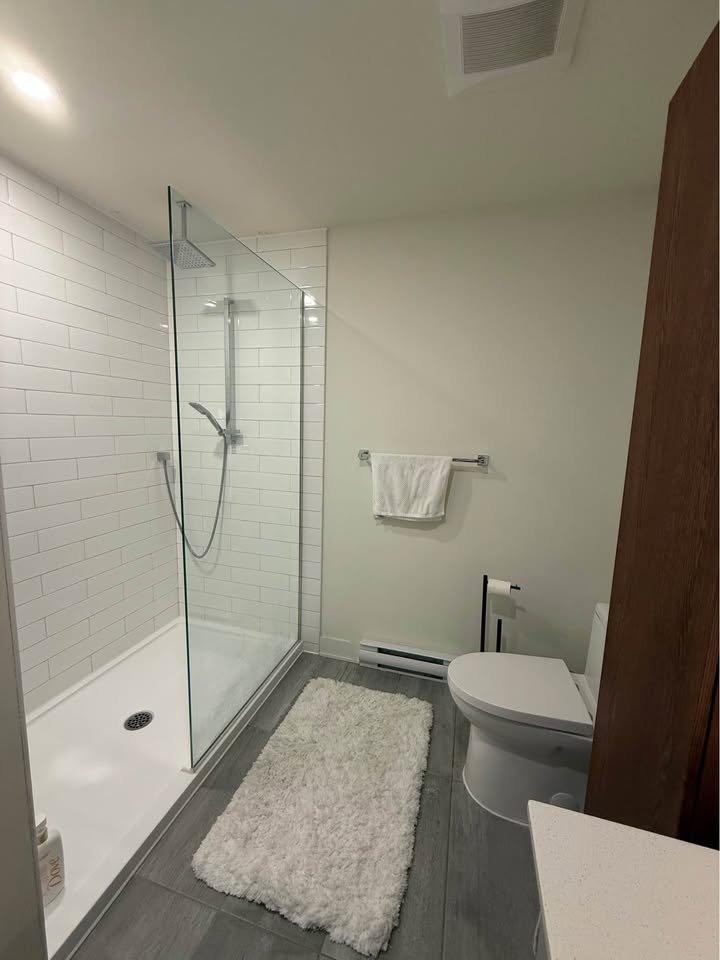 









650


Rue Wellington

, 916,
Montréal (Ville-Marie),




QC
H3C1T3

