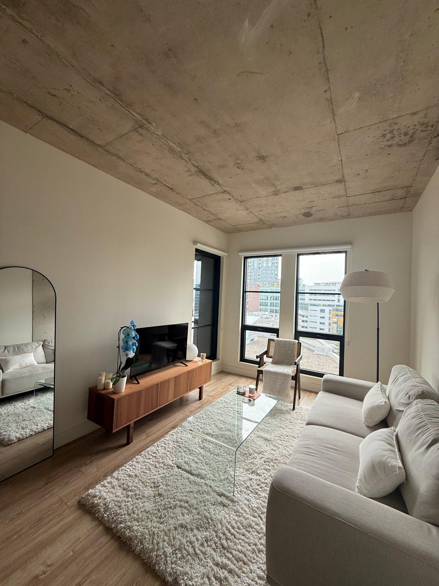 









650


Rue Wellington

, 916,
Montréal (Ville-Marie),




QC
H3C1T3

