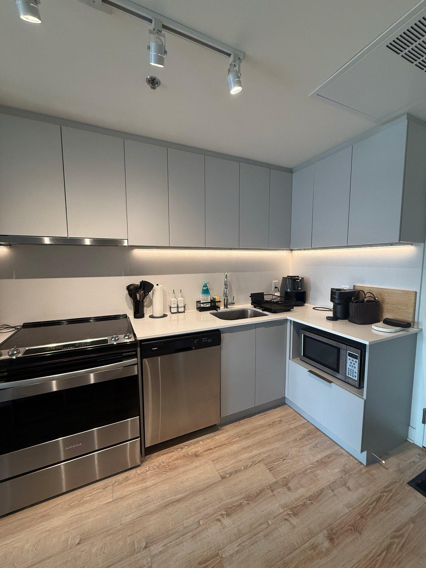 









650


Rue Wellington

, 916,
Montréal (Ville-Marie),




QC
H3C1T3

