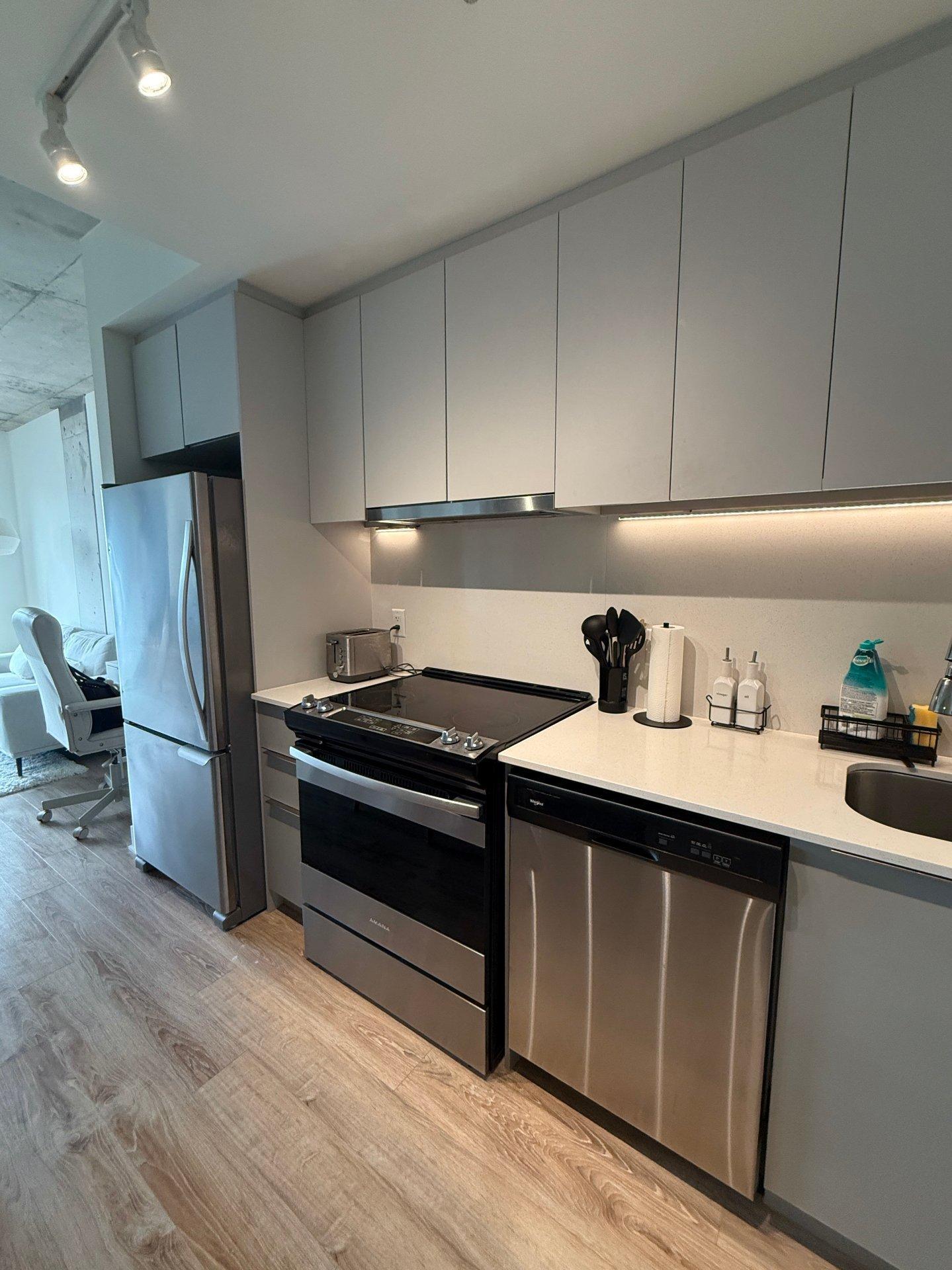 









650


Rue Wellington

, 916,
Montréal (Ville-Marie),




QC
H3C1T3

