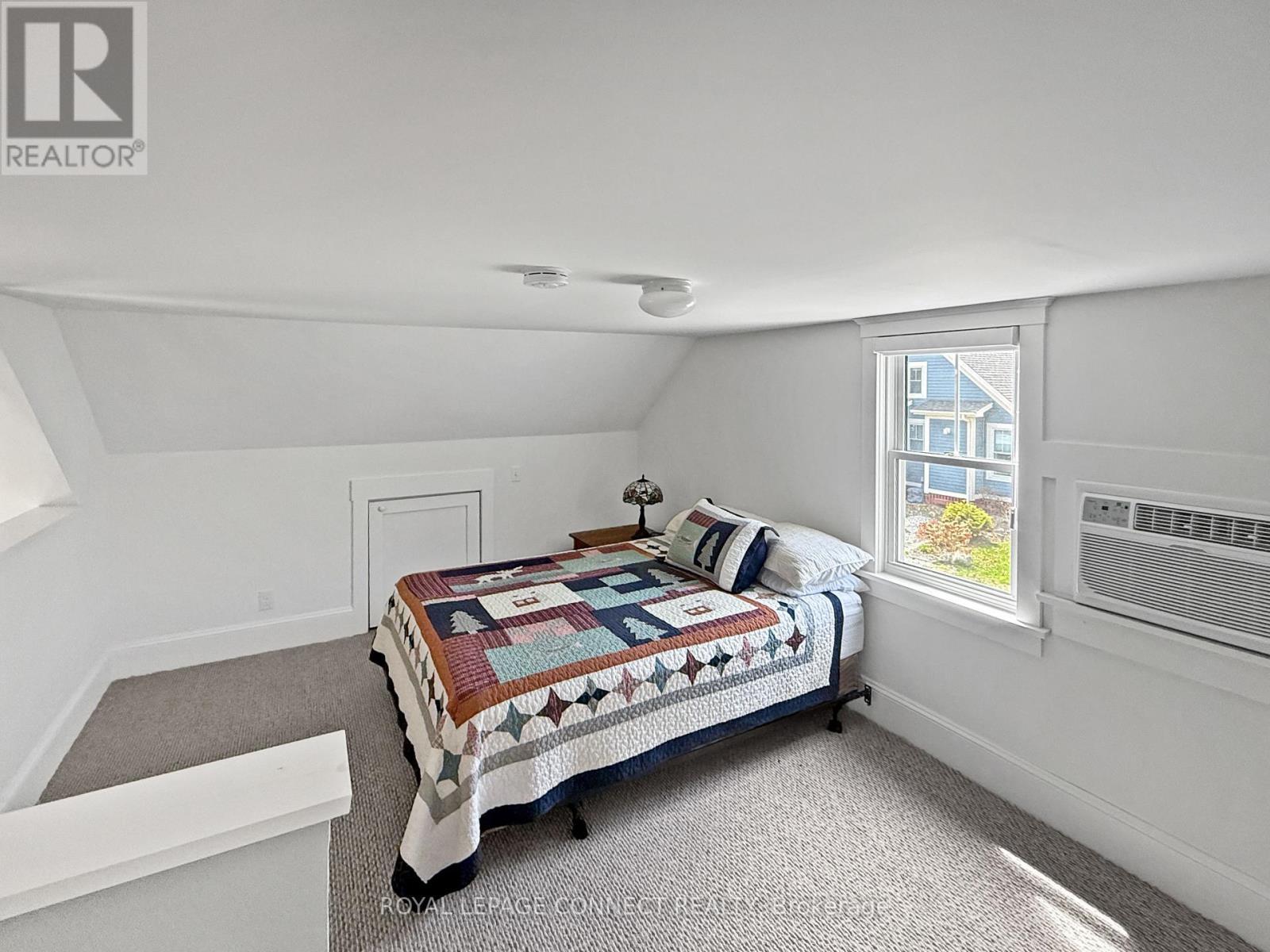 












222 - 17 HOLLOW LANE

,
Prince Edward County,







Ontario
K0K1P0

