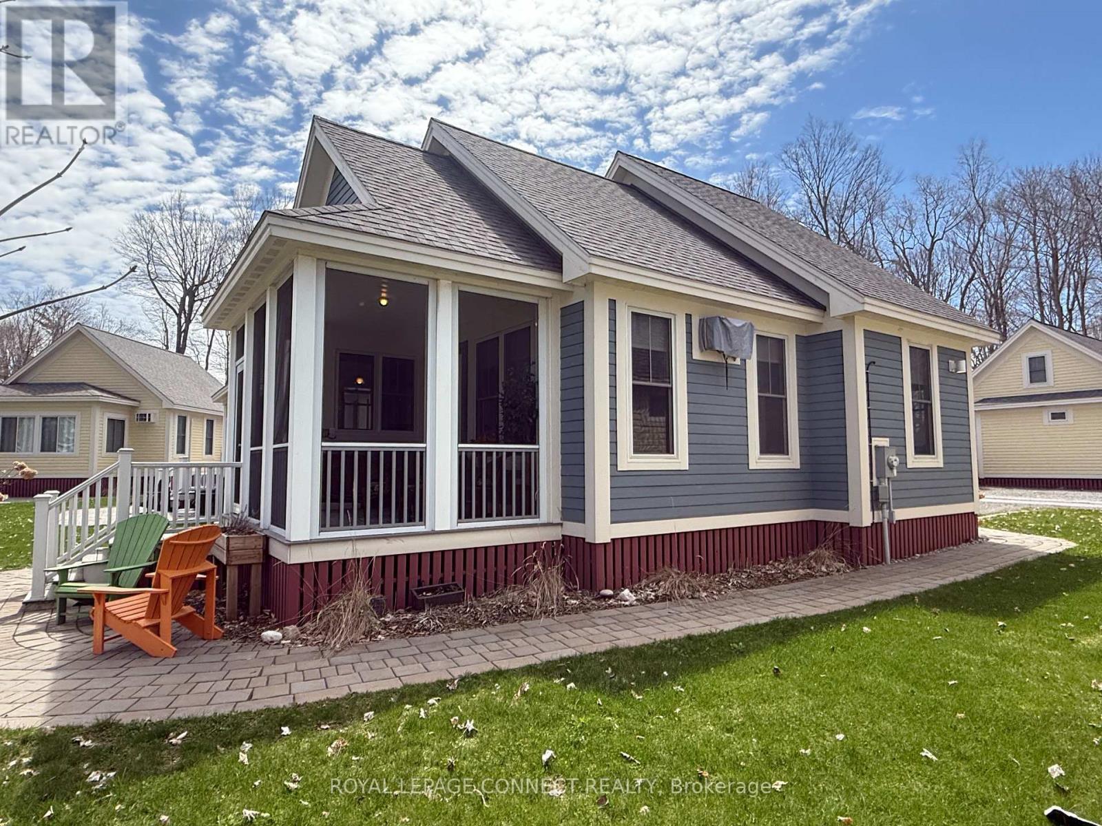 












222 - 17 HOLLOW LANE

,
Prince Edward County,







Ontario
K0K1P0

