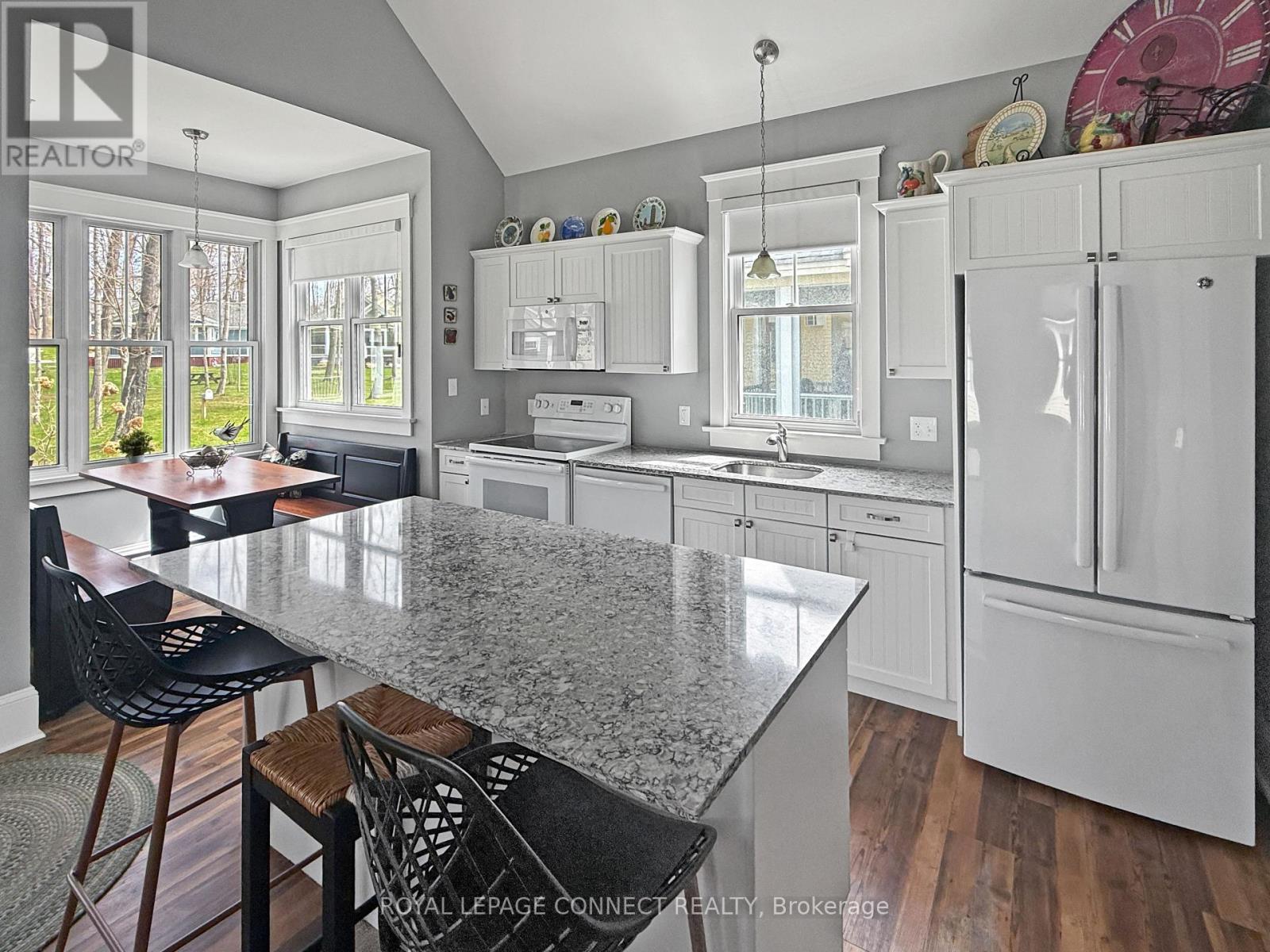 












222 - 17 HOLLOW LANE

,
Prince Edward County,







Ontario
K0K1P0

