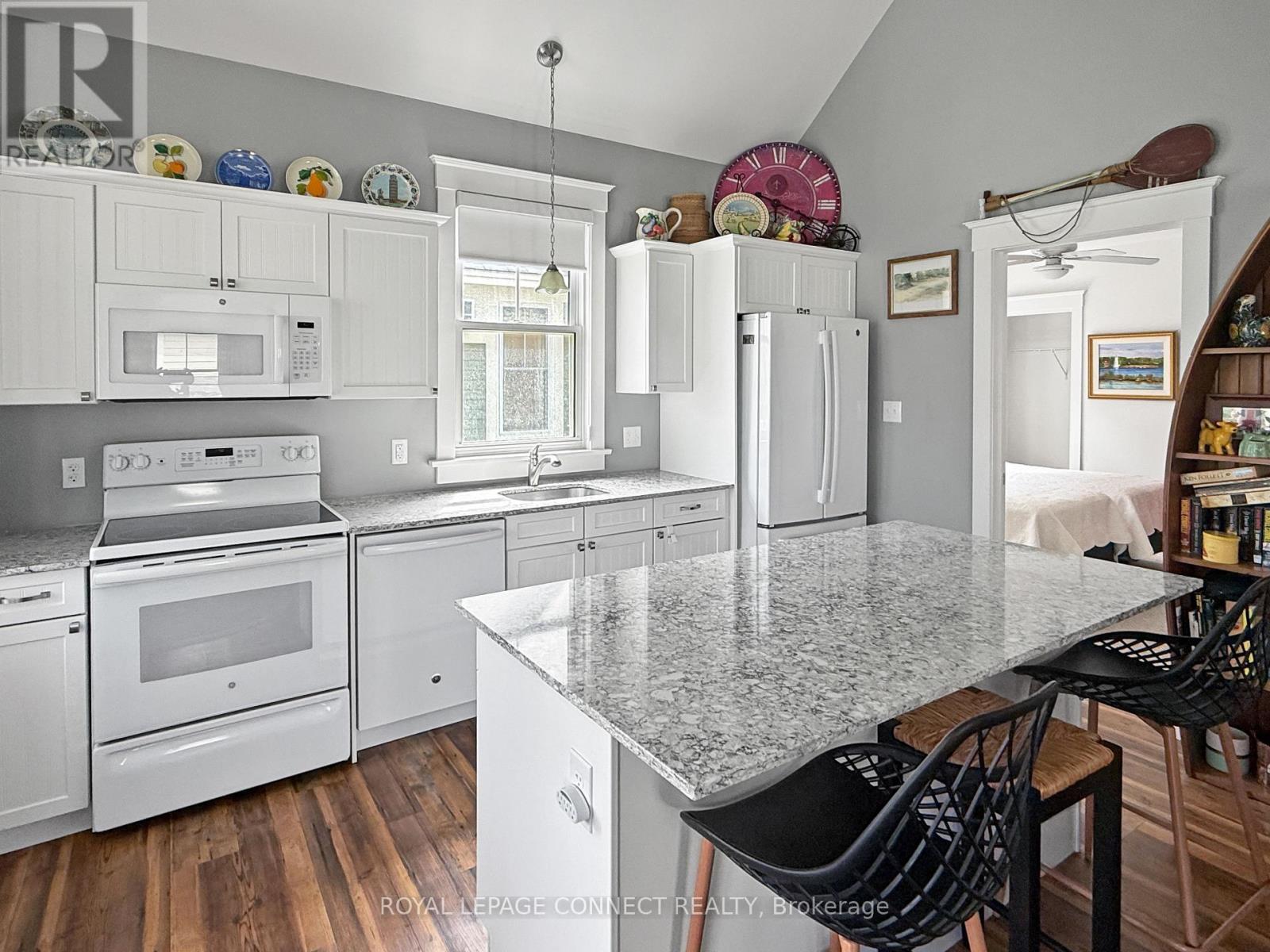 












222 - 17 HOLLOW LANE

,
Prince Edward County,







Ontario
K0K1P0

