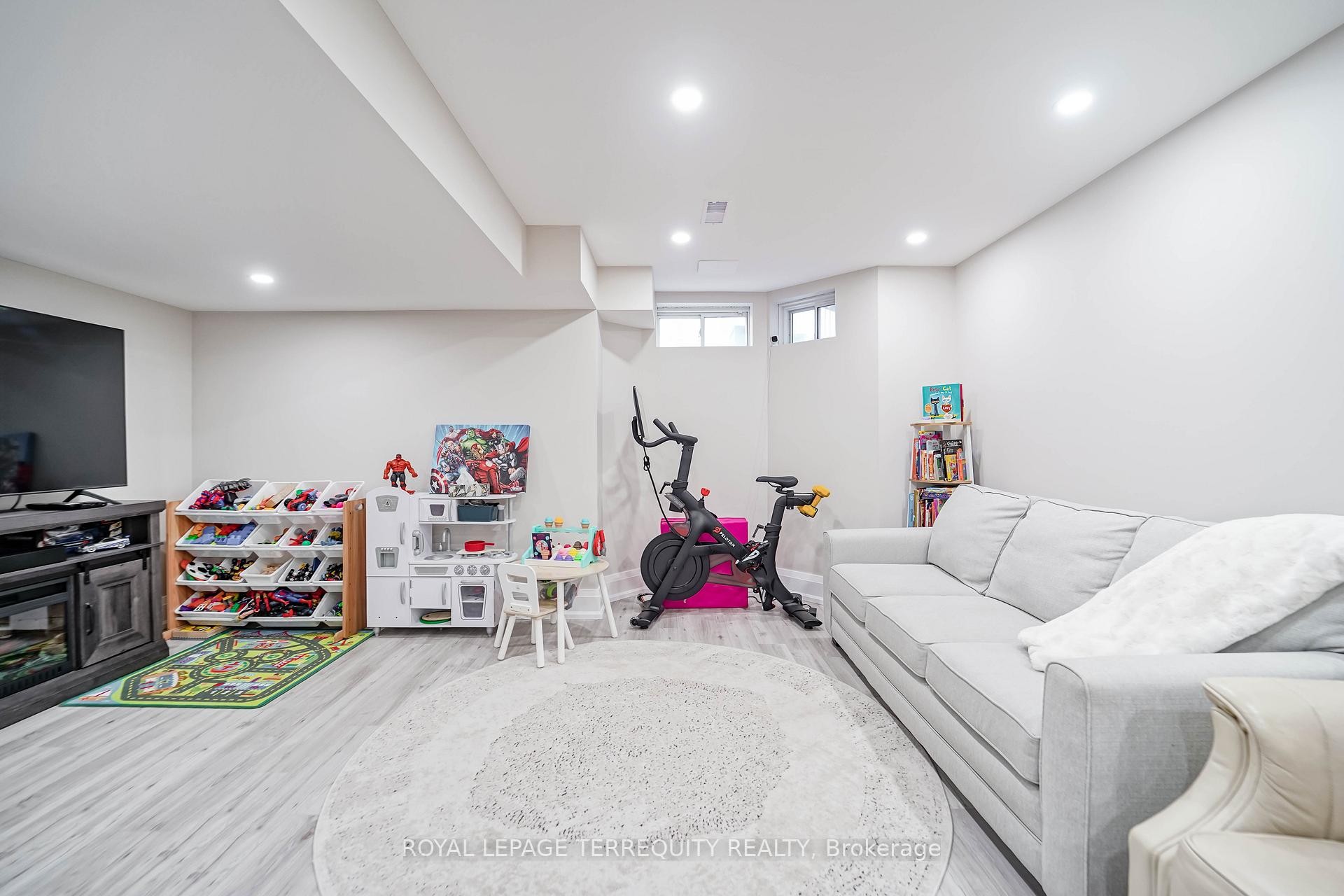 









9


Stonebriar

Drive,
Vaughan,




ON
L6A 2N5

