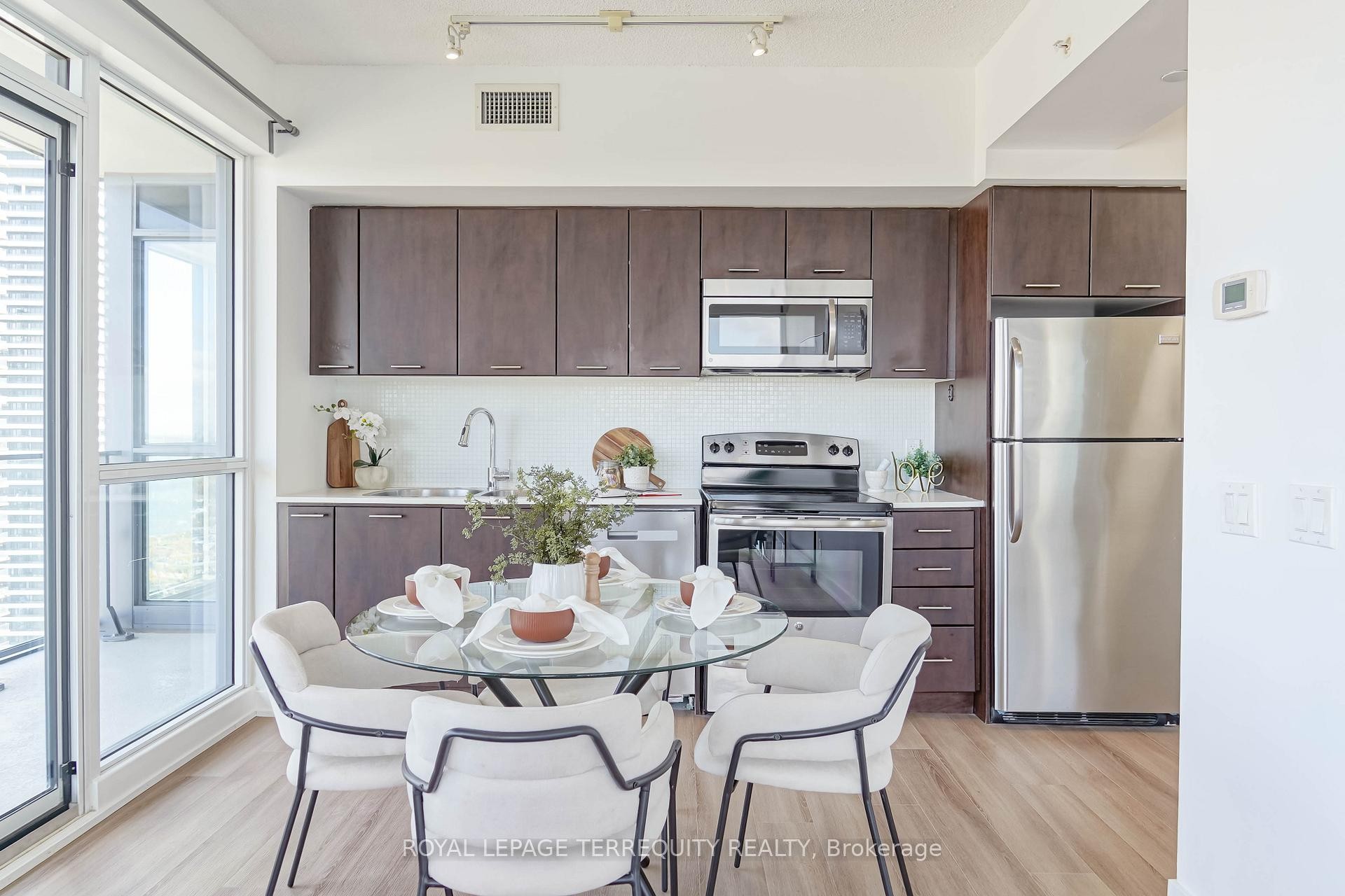 









2200


Lakeshore

Boulevard West, 4007,
Toronto,




ON
M8V 1A4

