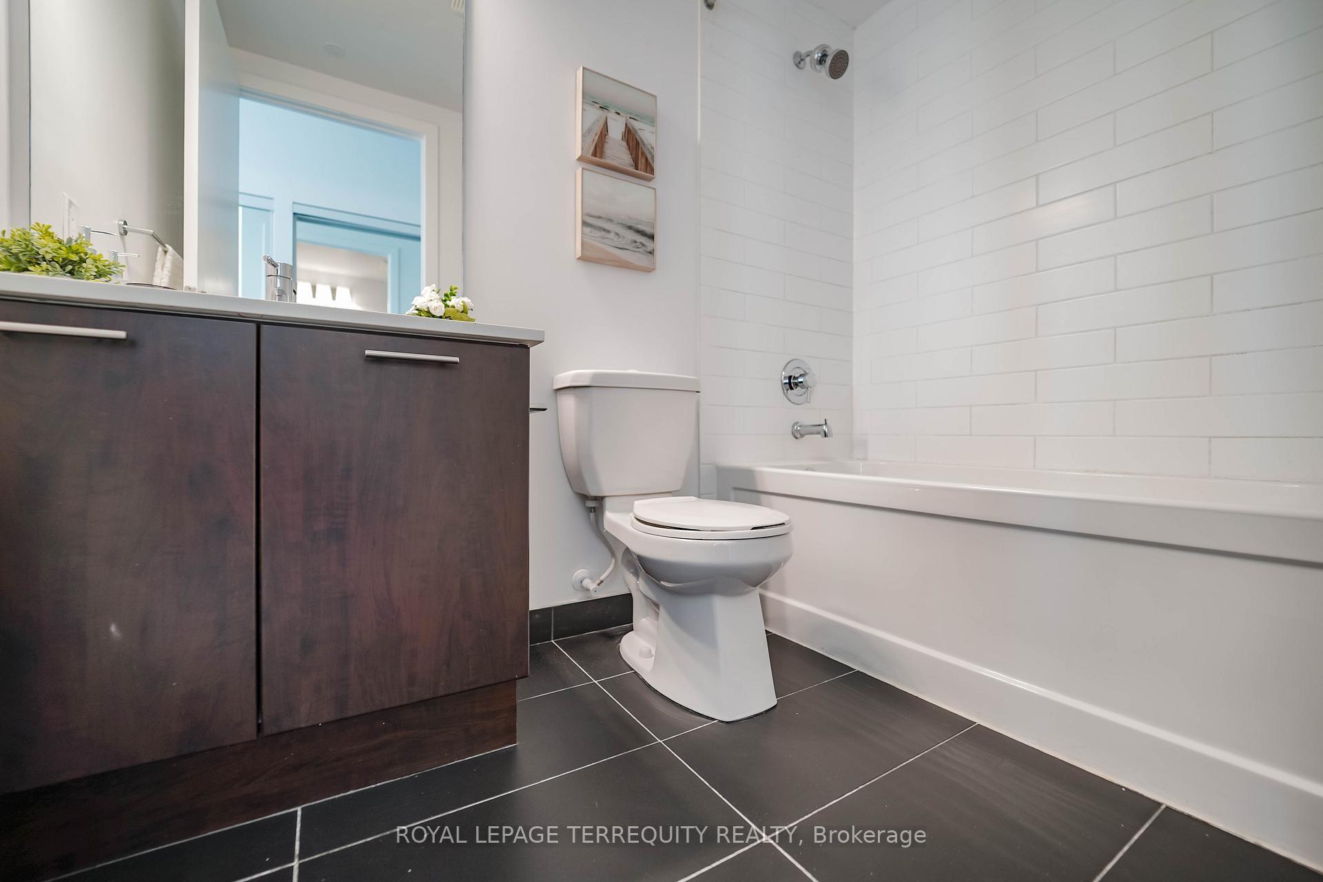 









2200


Lakeshore

Boulevard West, 4007,
Toronto,




ON
M8V 1A4

