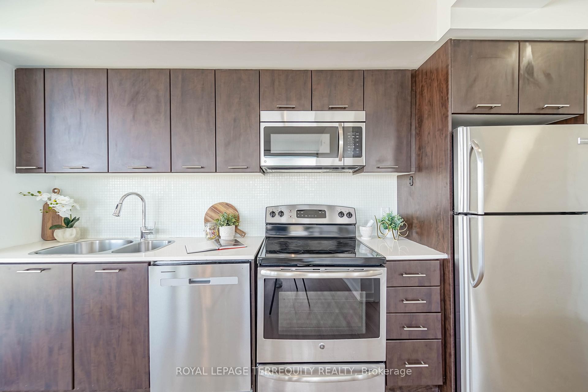 









2200


Lakeshore

Boulevard West, 4007,
Toronto,




ON
M8V 1A4

