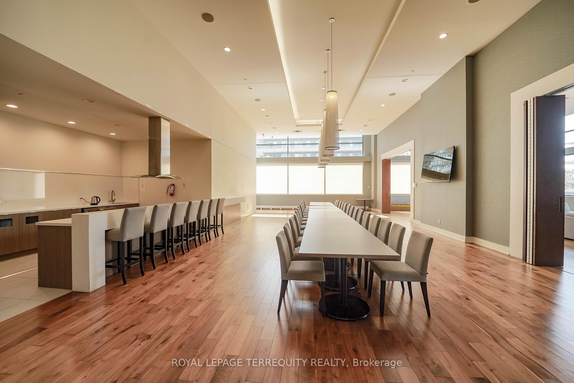 









2200


Lakeshore

Boulevard West, 4007,
Toronto,




ON
M8V 1A4

