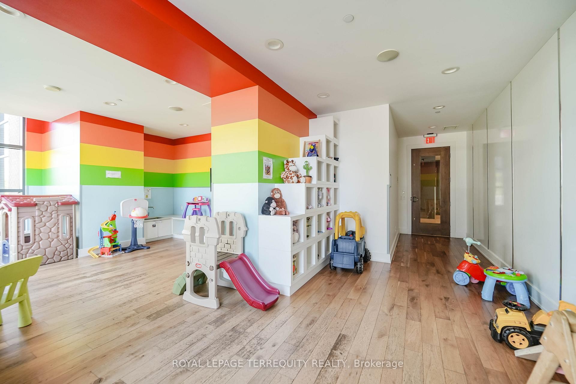 









2200


Lakeshore

Boulevard West, 4007,
Toronto,




ON
M8V 1A4

