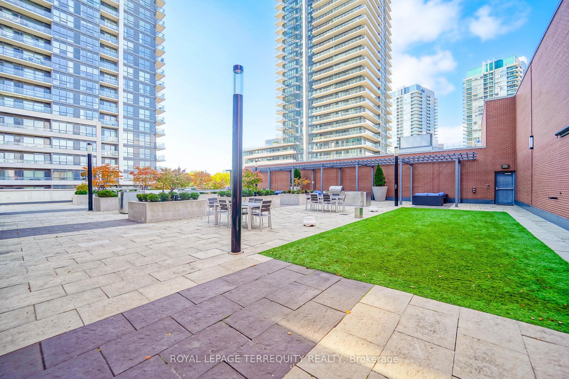 









2200


Lakeshore

Boulevard West, 4007,
Toronto,




ON
M8V 1A4


