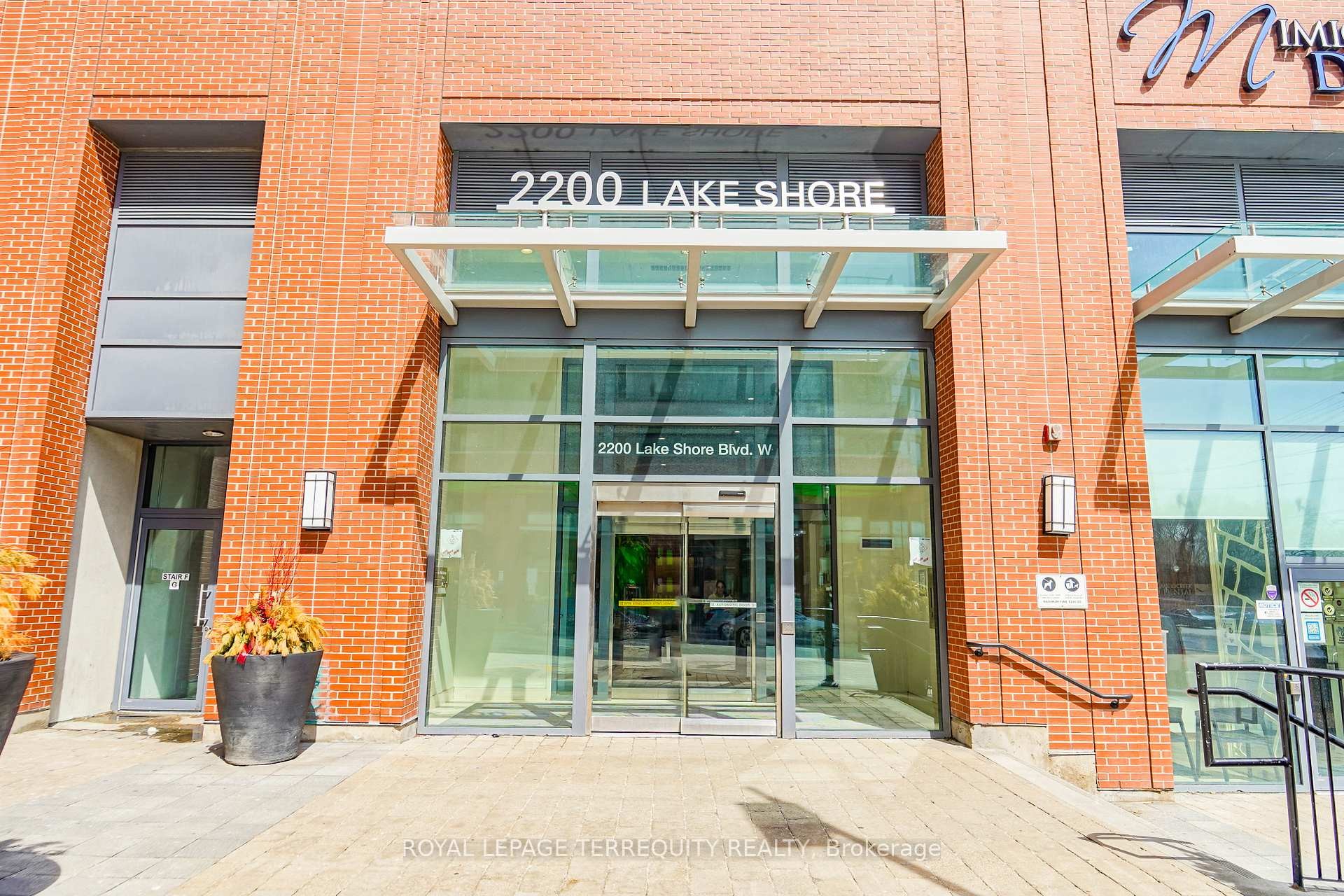 









2200


Lakeshore

Boulevard West, 4007,
Toronto,




ON
M8V 1A4

