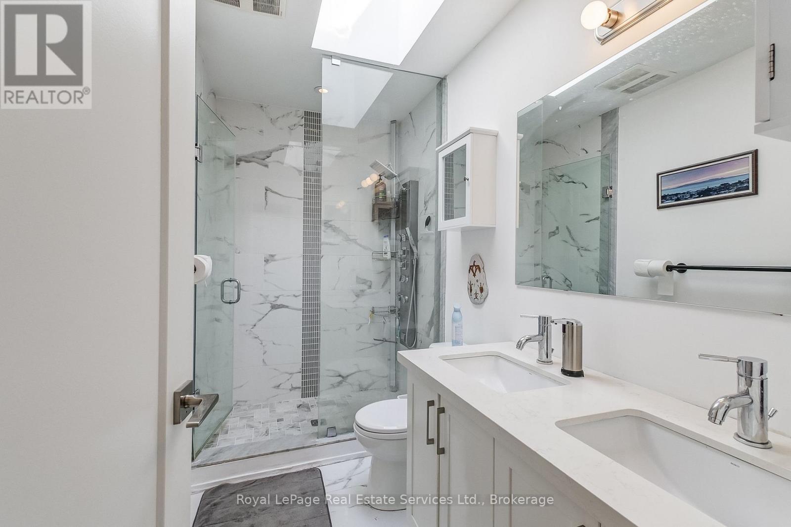 












176 LEYTON AVENUE

,
Toronto (Oakridge),




Ontario
M1L3V6

