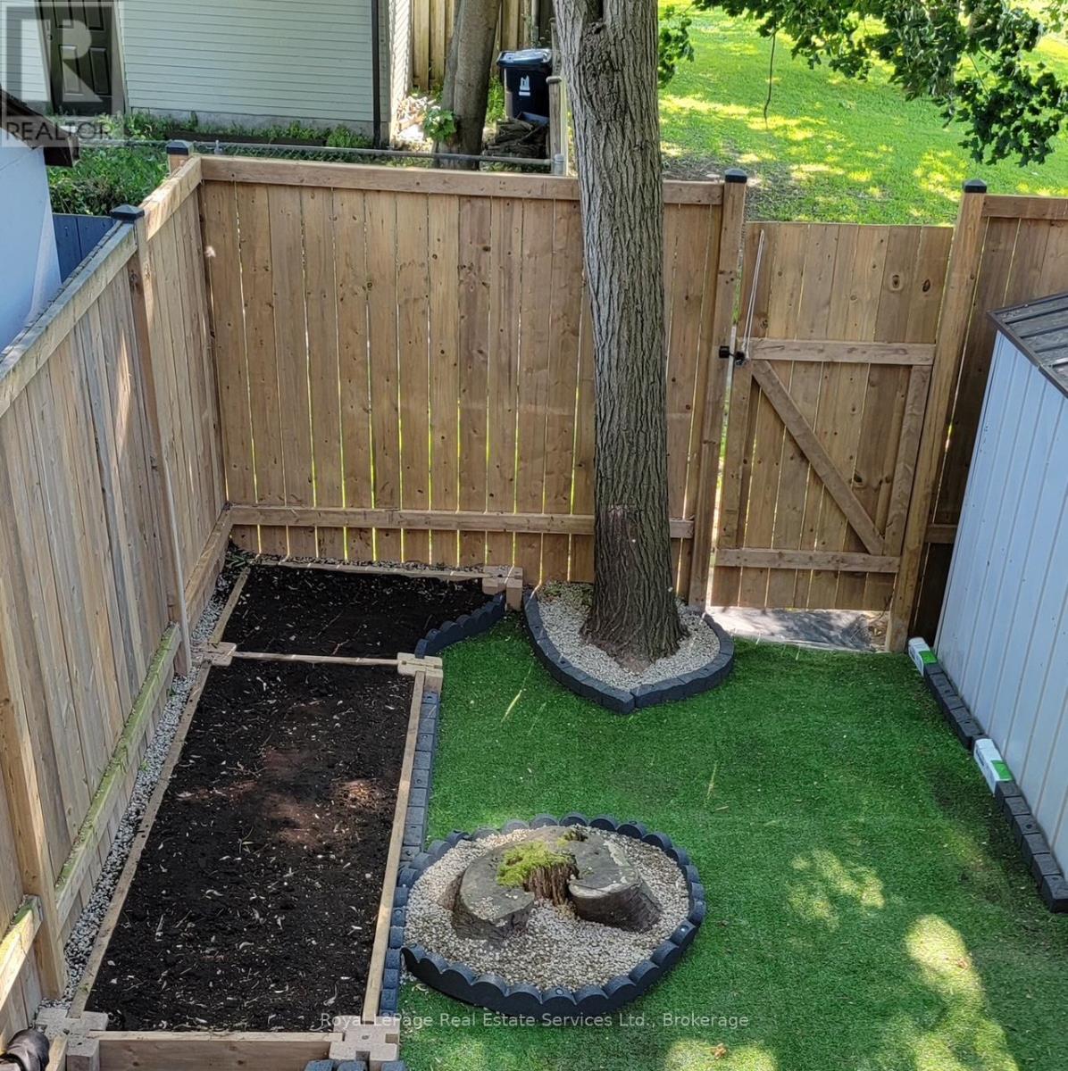 












176 LEYTON AVENUE

,
Toronto (Oakridge),




Ontario
M1L3V6

