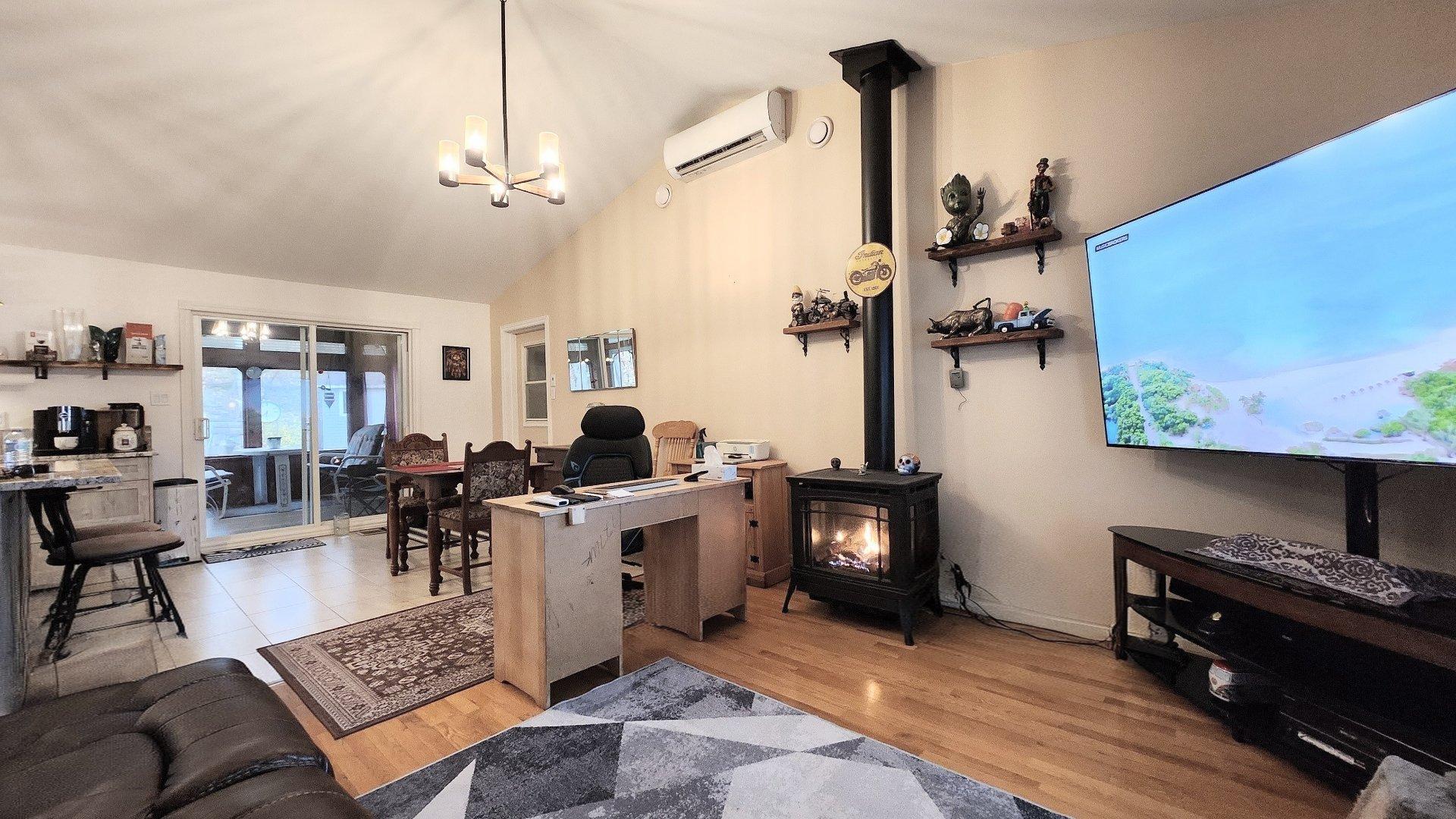 









111


Rue Bouvette

,
Shawinigan,




QC
G9P4X1

