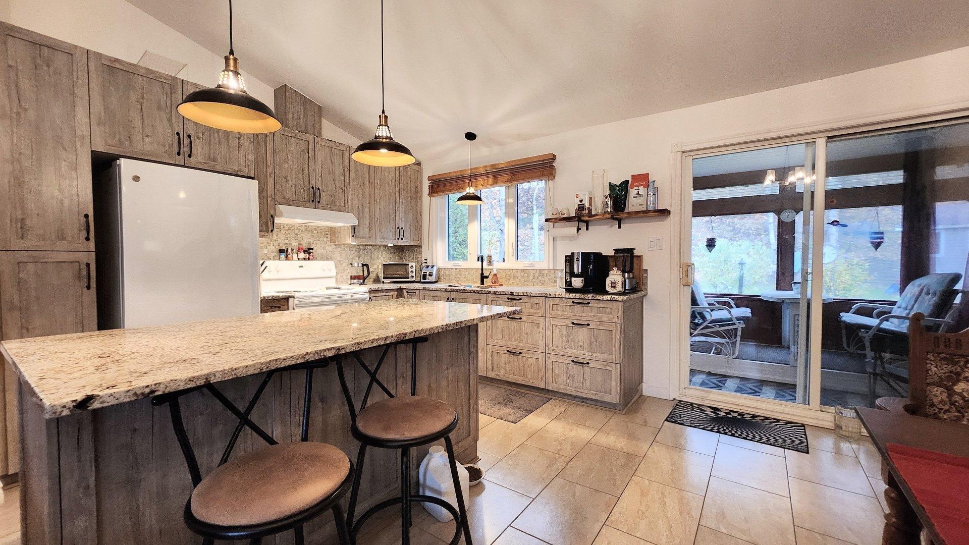 









111


Rue Bouvette

,
Shawinigan,




QC
G9P4X1

