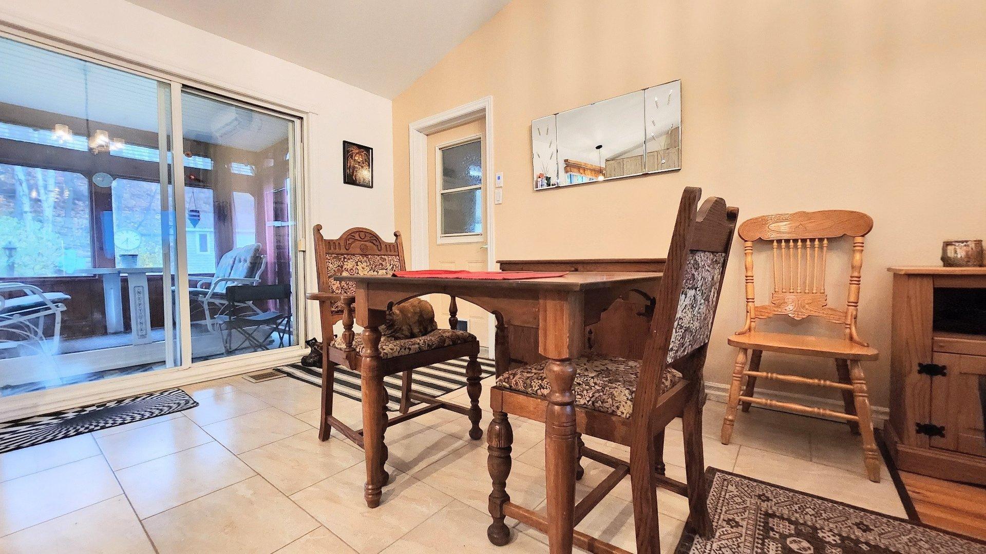 









111


Rue Bouvette

,
Shawinigan,




QC
G9P4X1

