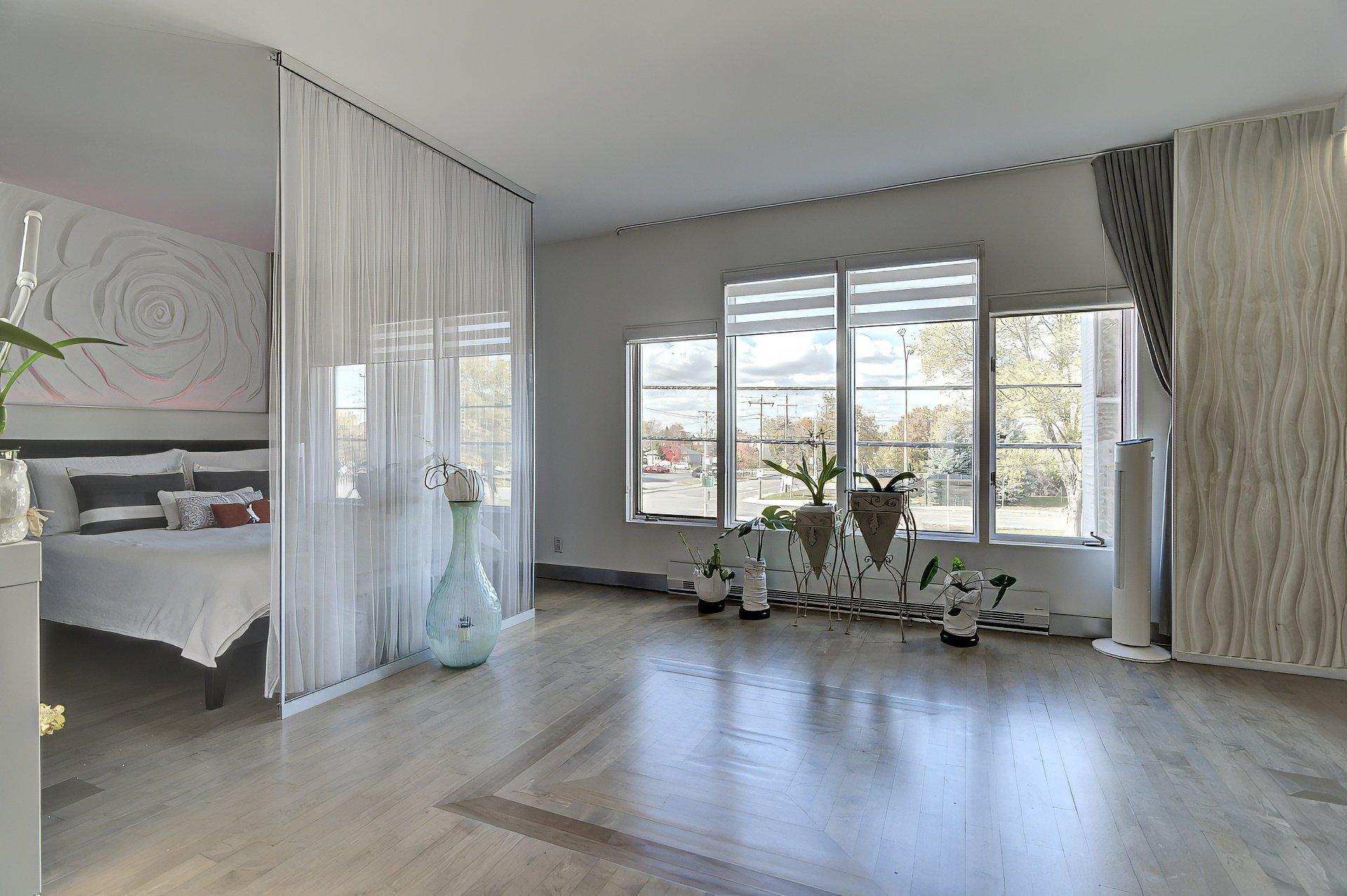 









633

 - 637


Boul. Taschereau

,
La Prairie,




QC
J5R1V5

