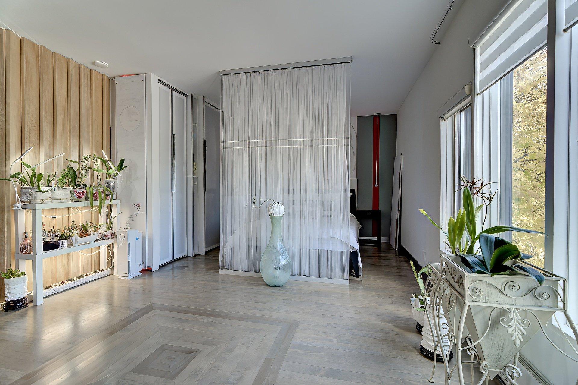 









633

 - 637


Boul. Taschereau

,
La Prairie,




QC
J5R1V5

