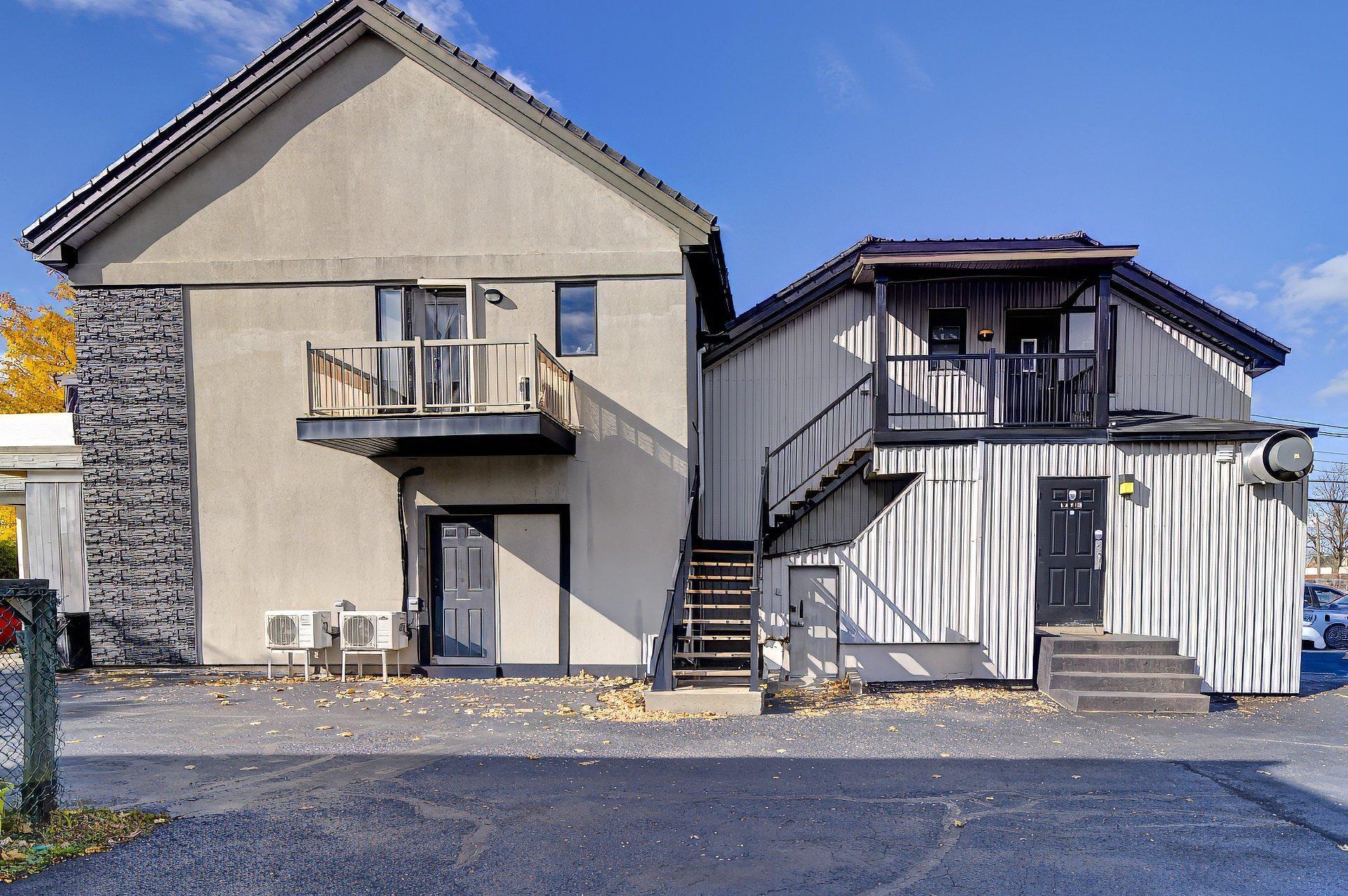 









633

 - 637


Boul. Taschereau

,
La Prairie,




QC
J5R1V5

