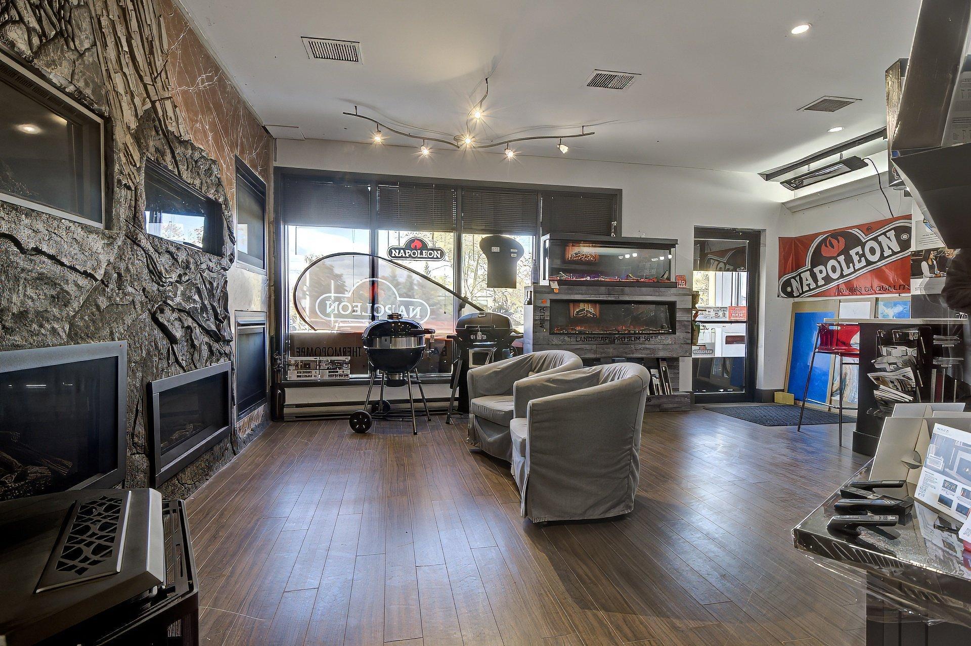 









633

 - 637


Boul. Taschereau

,
La Prairie,




QC
J5R1V5

