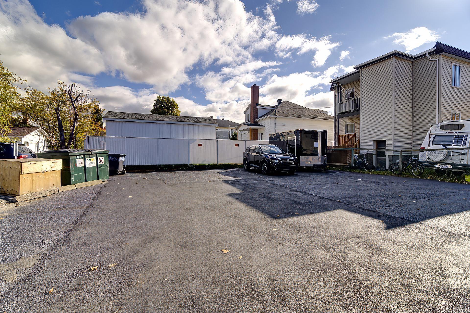 









633

 - 637


Boul. Taschereau

,
La Prairie,




QC
J5R1V5

