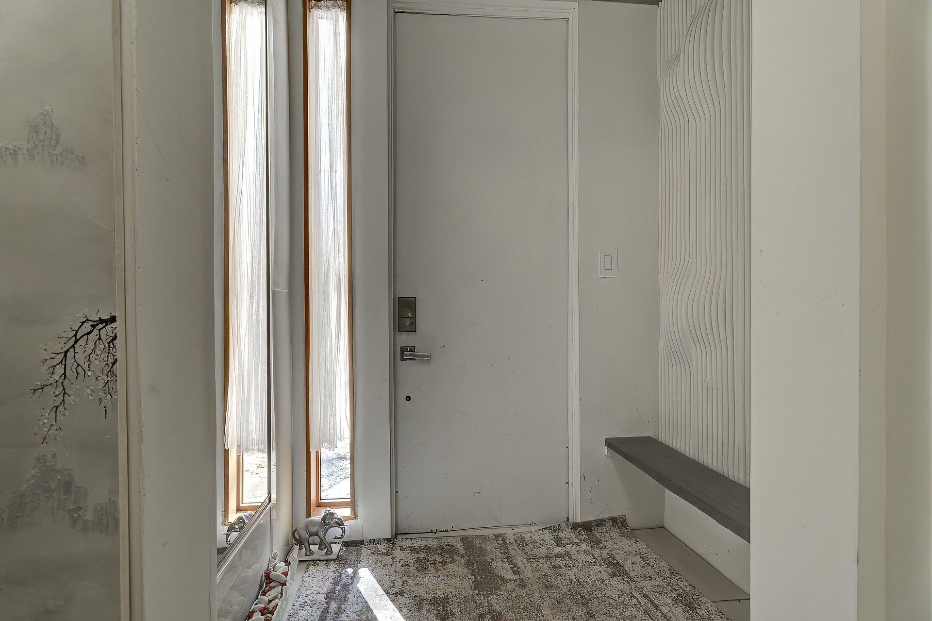 









633

 - 637


Boul. Taschereau

,
La Prairie,




QC
J5R1V5

