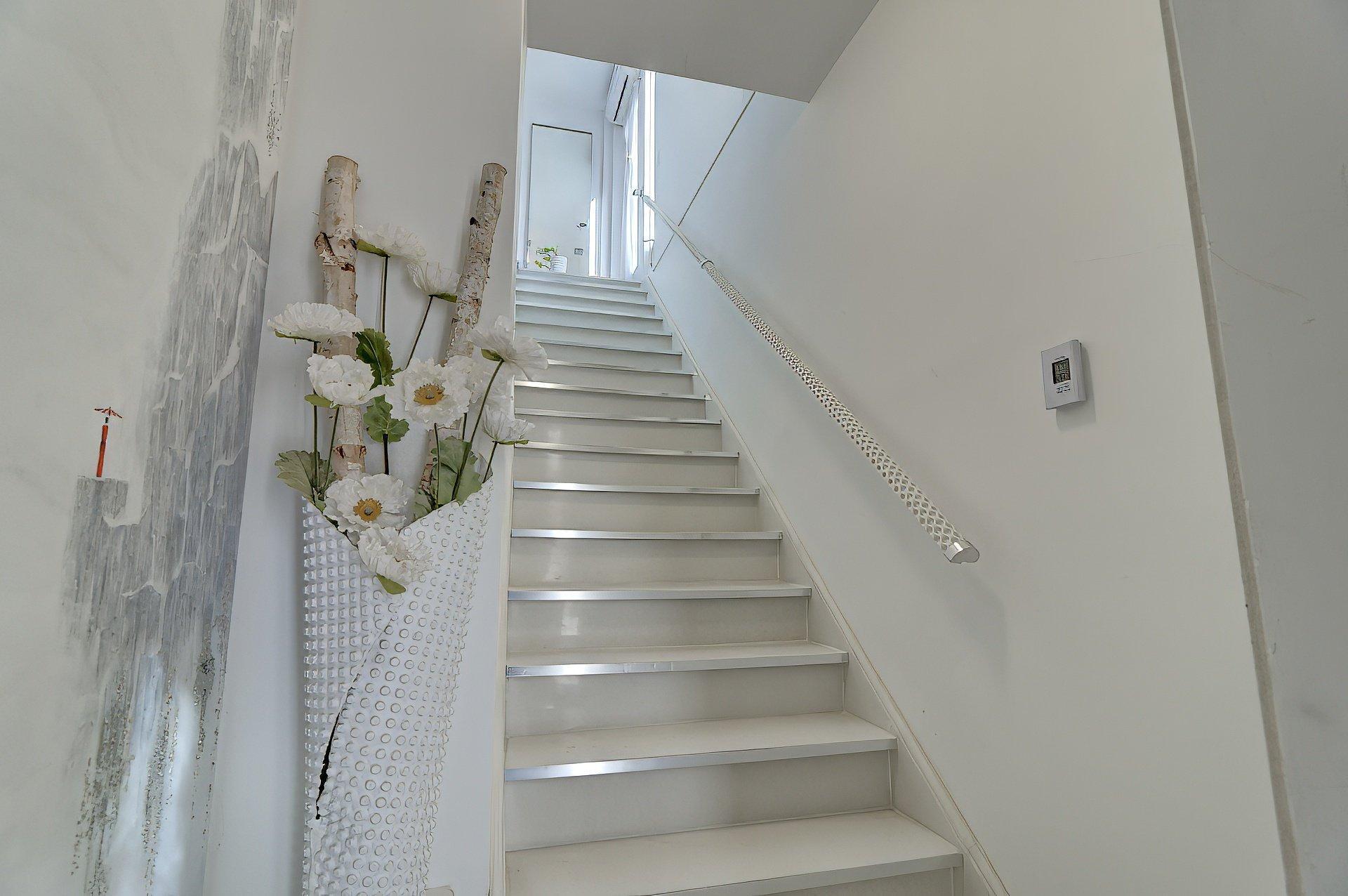 









633

 - 637


Boul. Taschereau

,
La Prairie,




QC
J5R1V5

