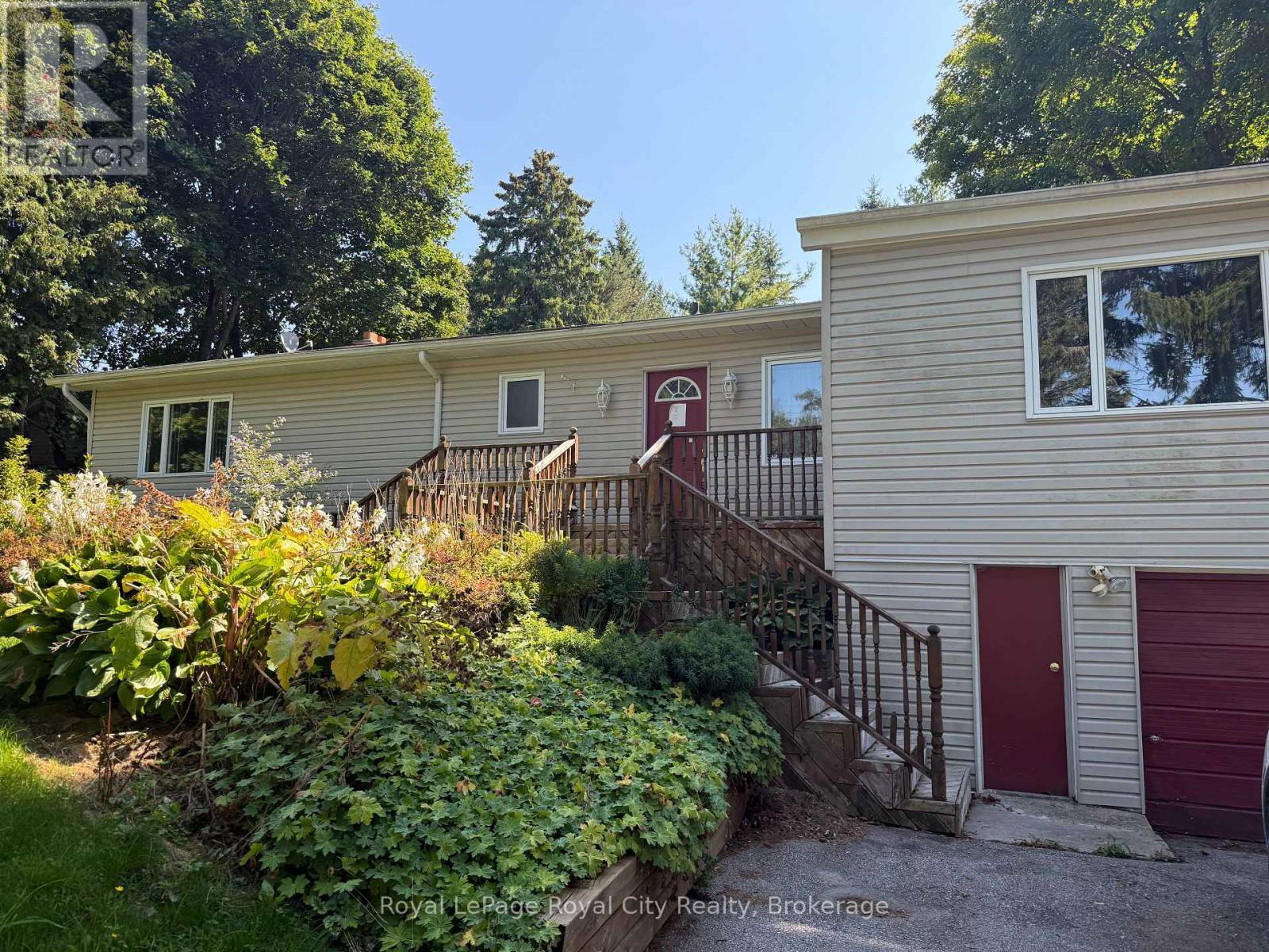 












1 KENNETH AVENUE

,
Erin,




Ontario
N0B1T0

