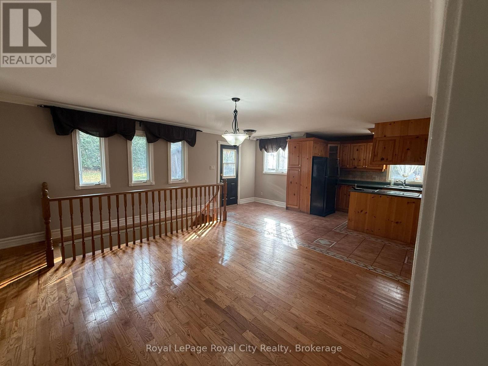 












1 KENNETH AVENUE

,
Erin,




Ontario
N0B1T0

