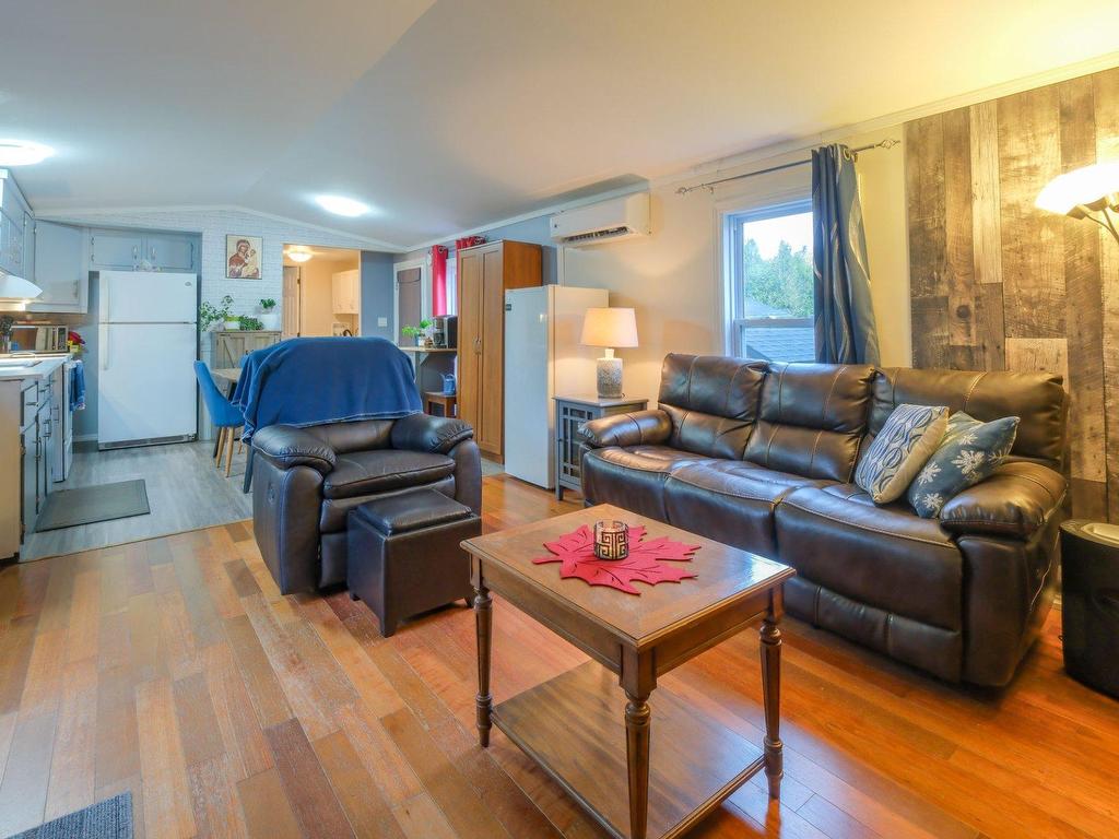 









6534


Rue de Bromont

,
Rock Forest/Saint-Élie/Deauville (Sherbrooke),




QC
J1N2R3

