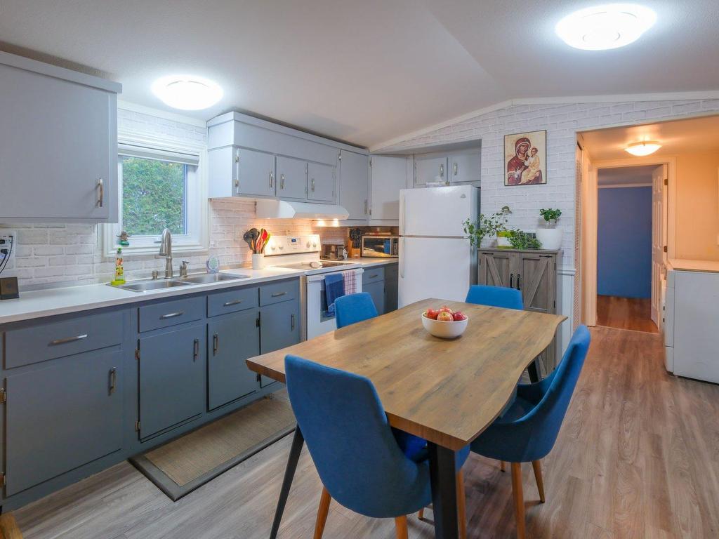 









6534


Rue de Bromont

,
Rock Forest/Saint-Élie/Deauville (Sherbrooke),




QC
J1N2R3

