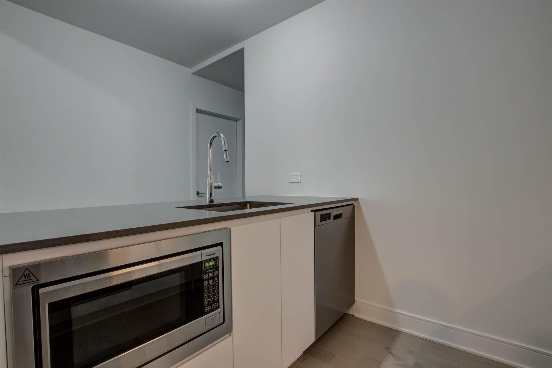 









2320


Rue Tupper

, 2903,
Montréal (Ville-Marie),




QC
H3H0B8

