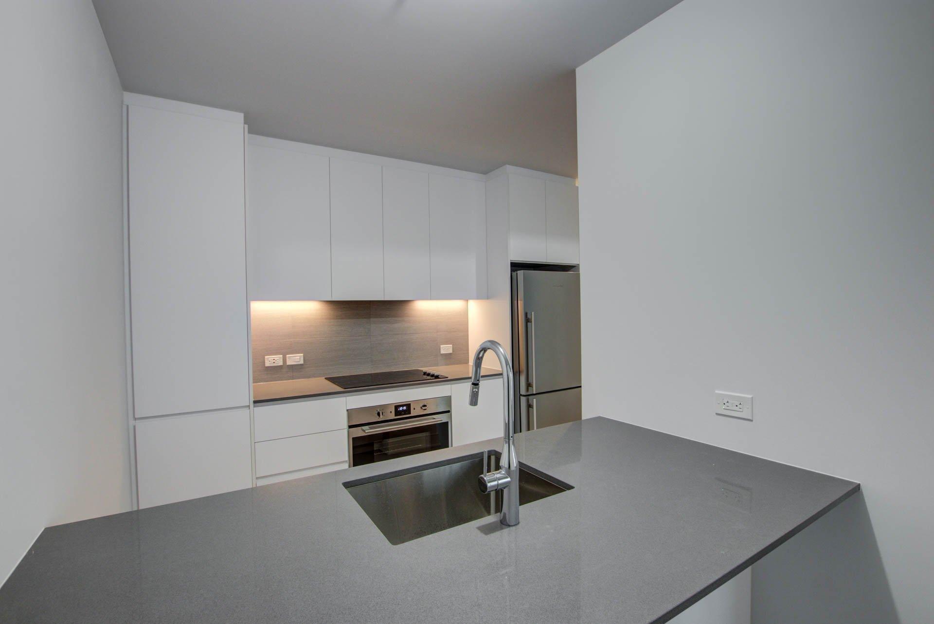 









2320


Rue Tupper

, 2903,
Montréal (Ville-Marie),




QC
H3H0B8

